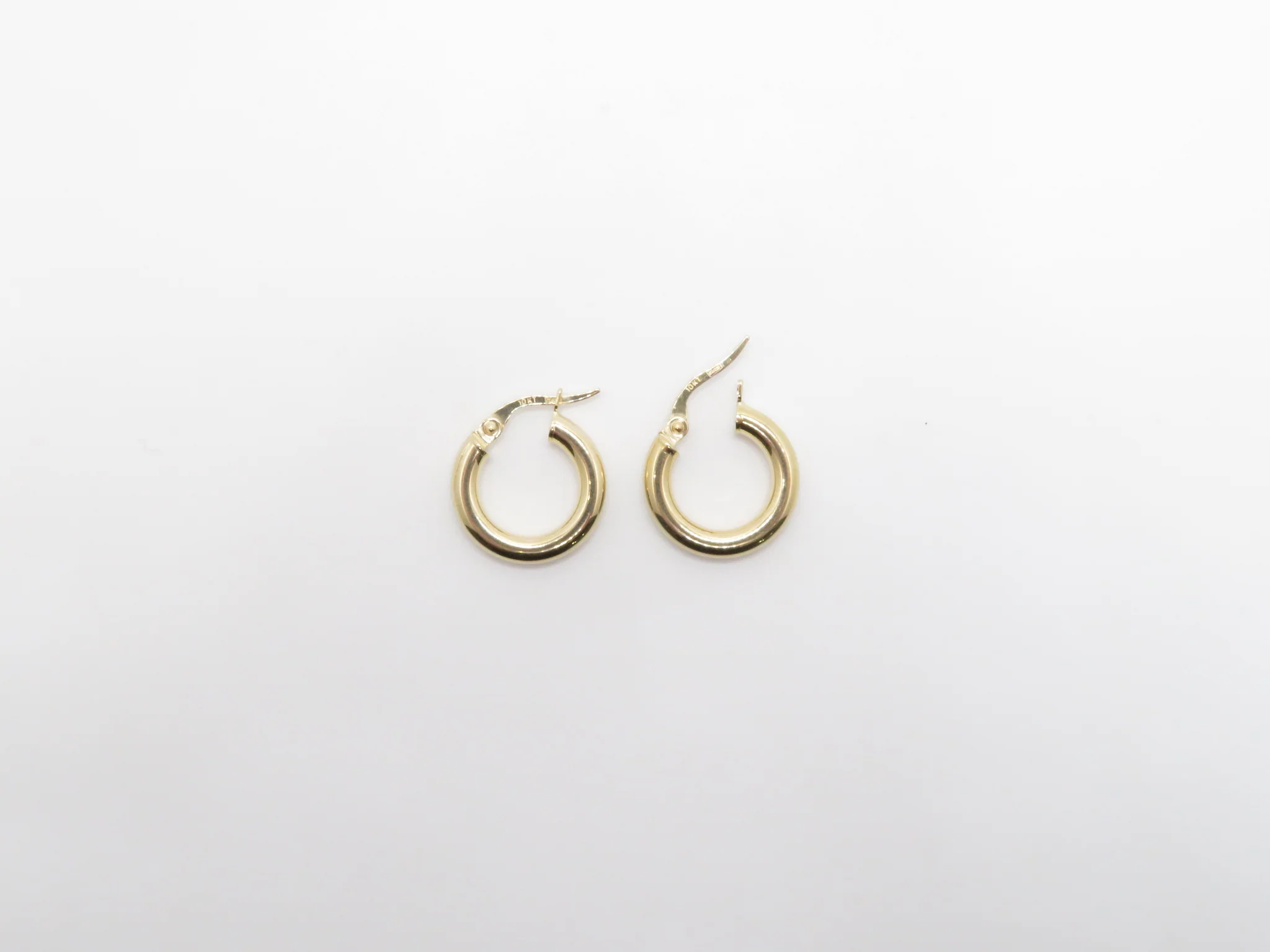 10k Yellow Gold Chunky Hoop - Image 3