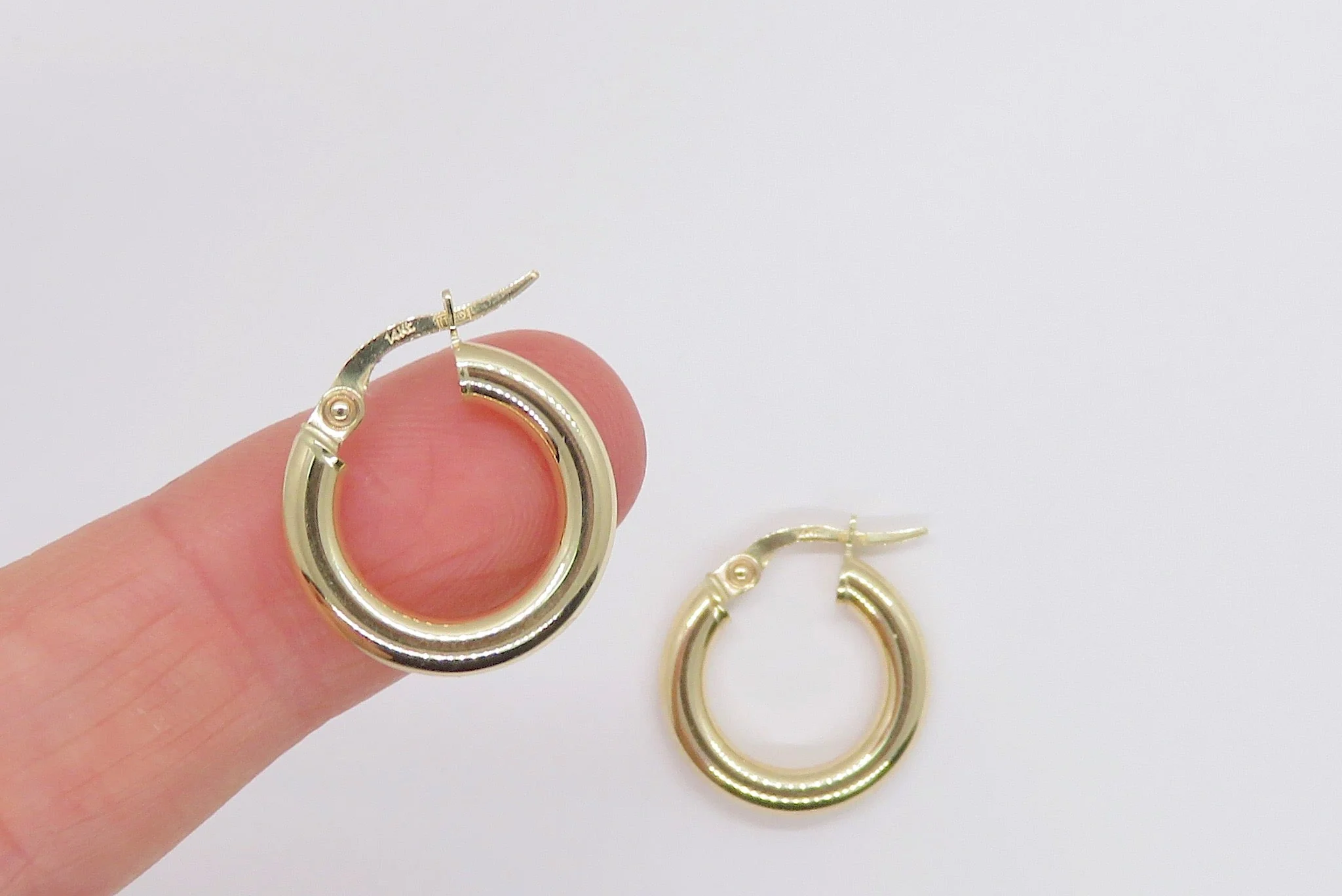 10k Yellow Gold Chunky Hoop - Image 4