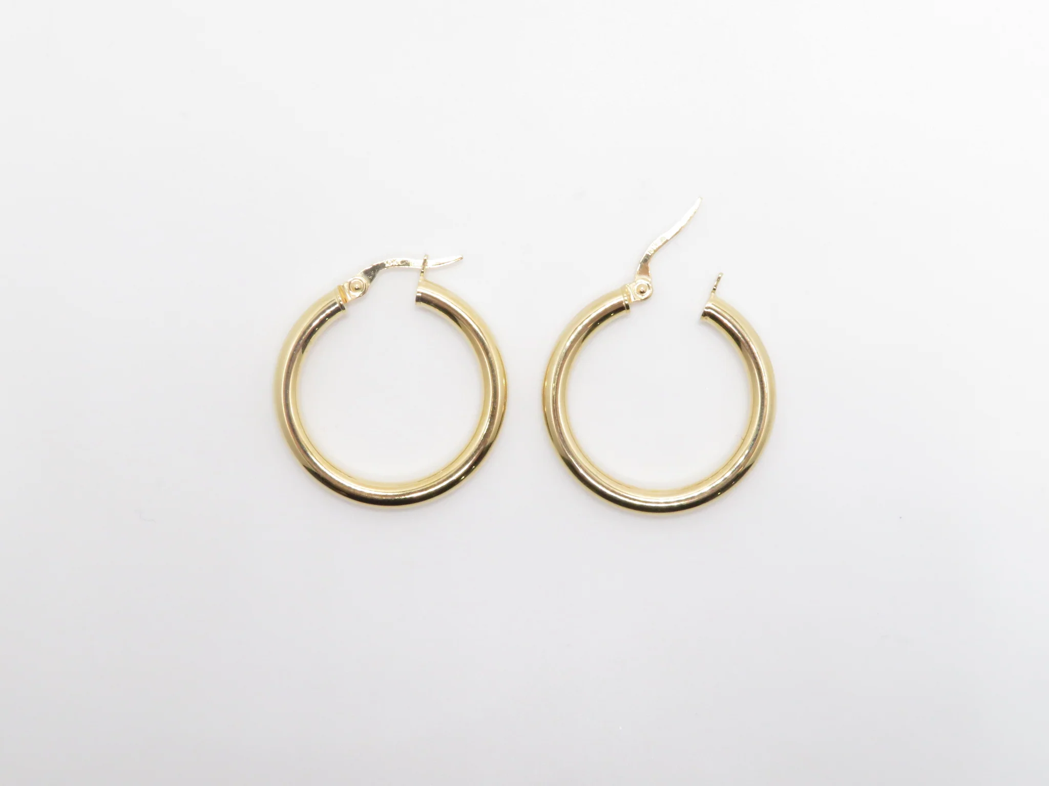 10k Yellow Gold Chunky Hoop - Image 7