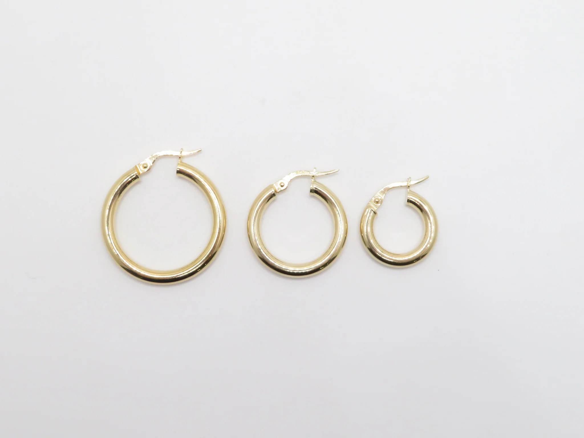 10k Yellow Gold Chunky Hoop - Image 9