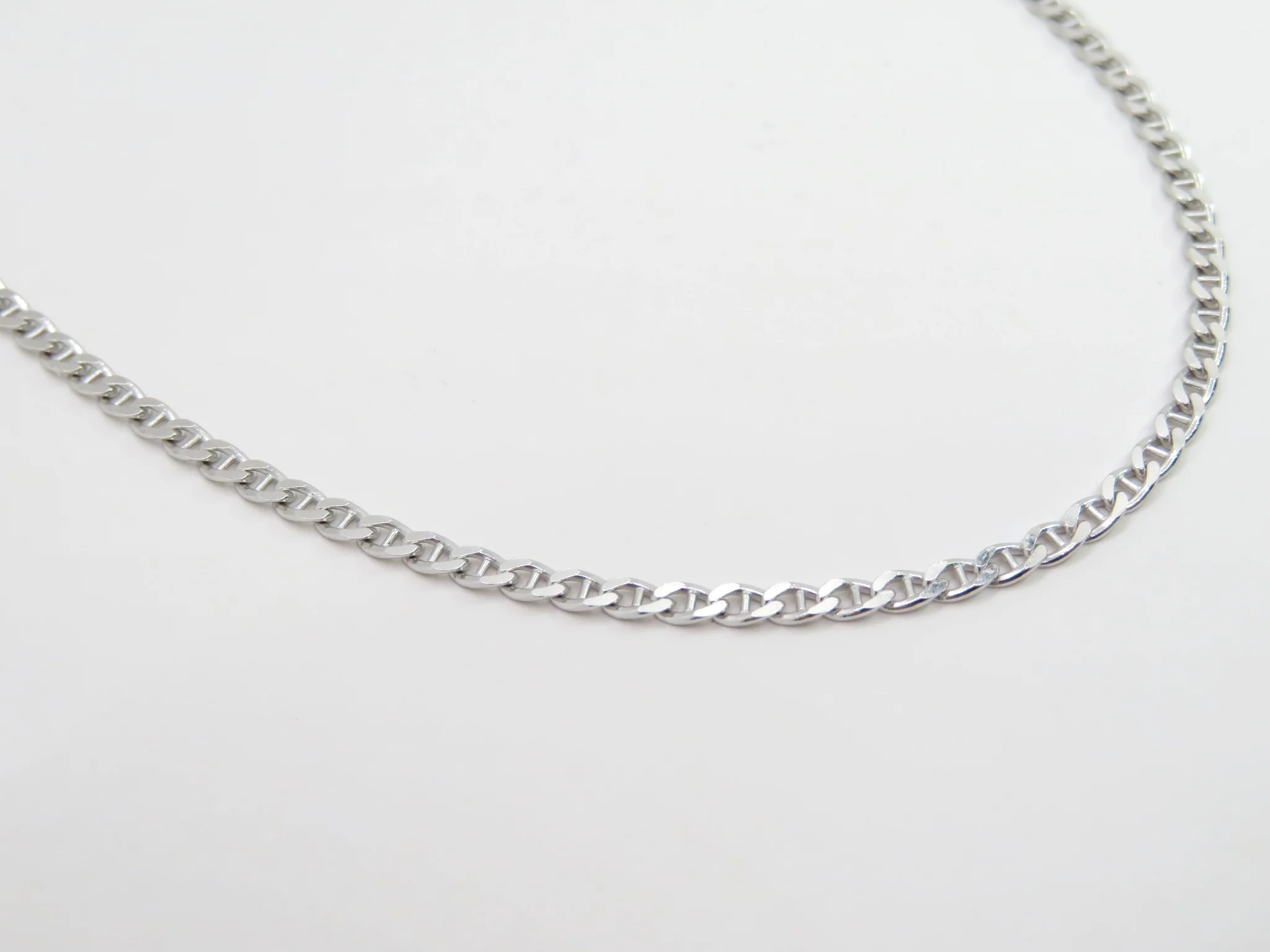 10k Yellow Gold Thicker Flat Anchor Chain - Image 3