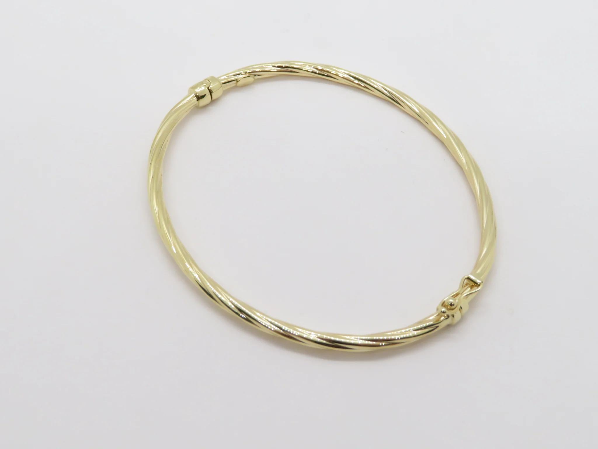 10k Yellow Gold Twist Bangle - Image 3
