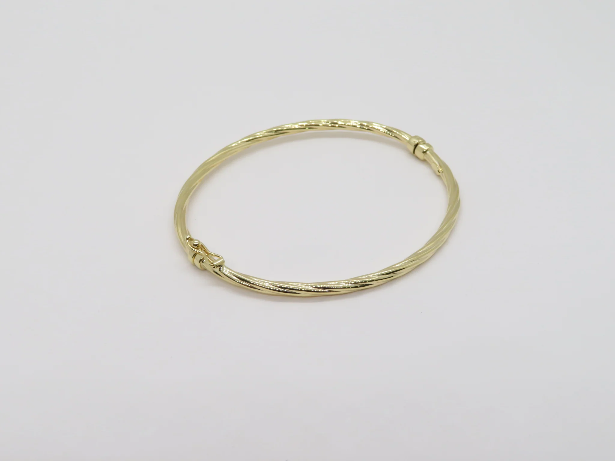 10k Yellow Gold Twist Bangle - Image 6