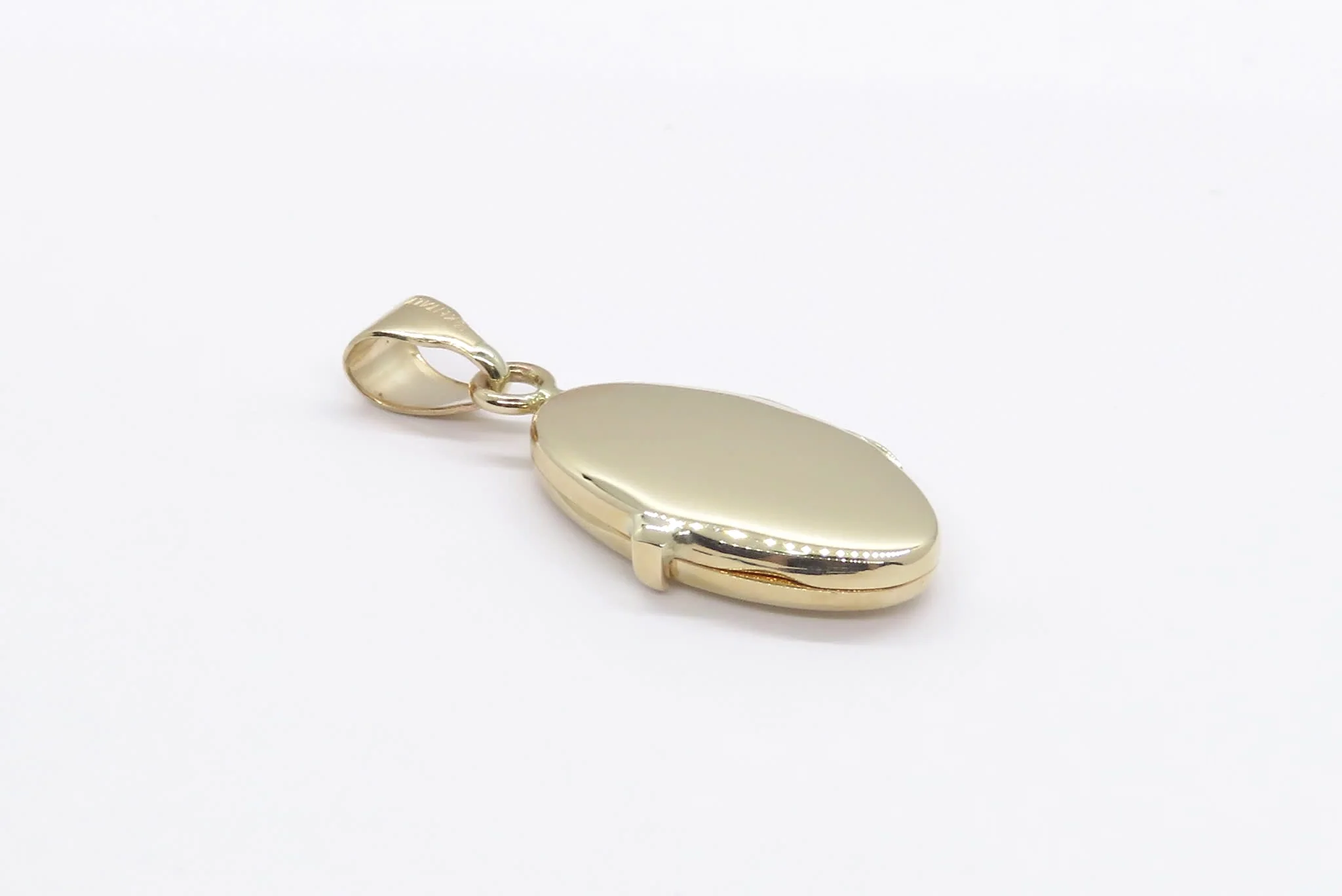 10k Yellow Gold Oval Locket Pendant - Image 3