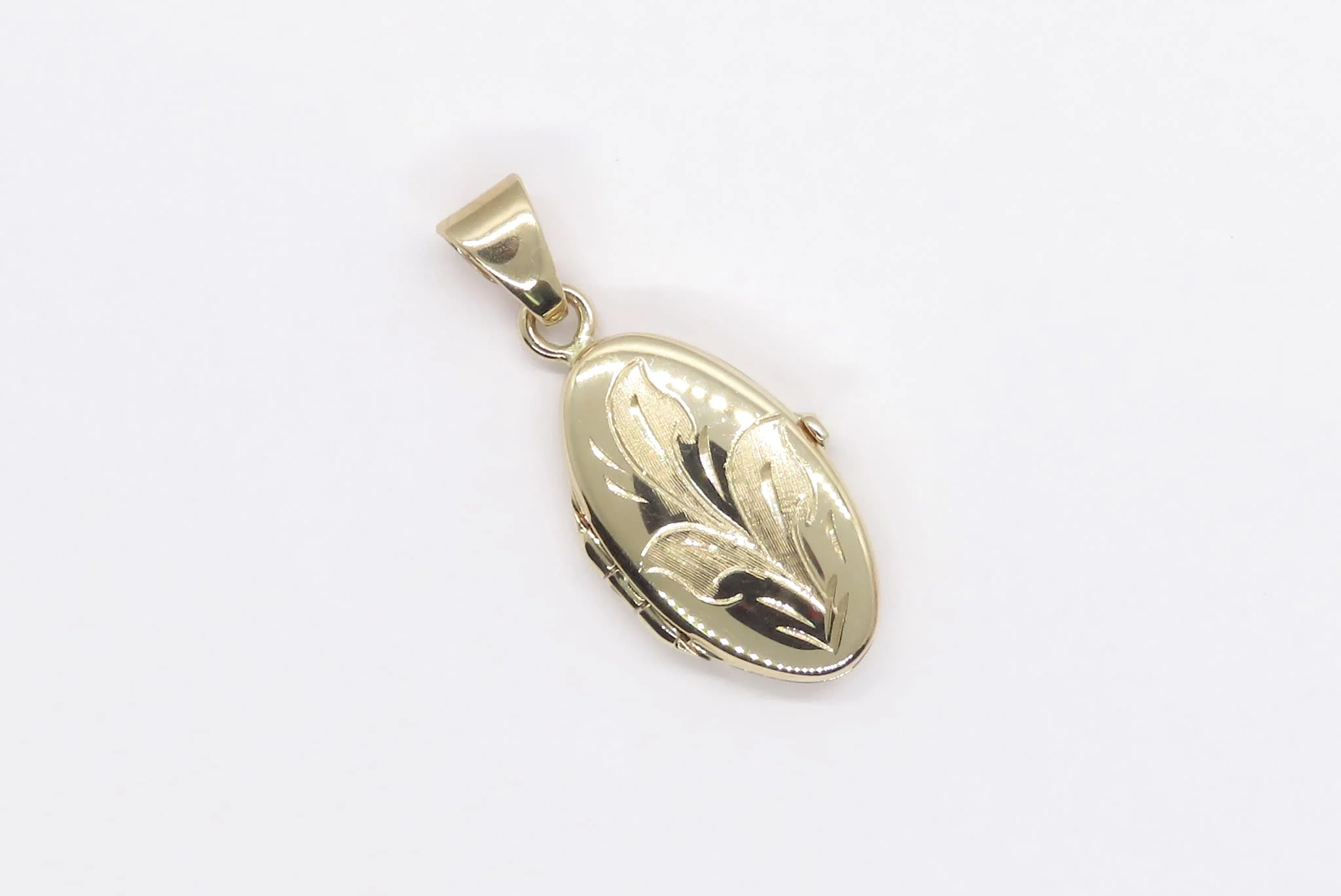 10k Yellow Gold Oval Locket Pendant - Image 4