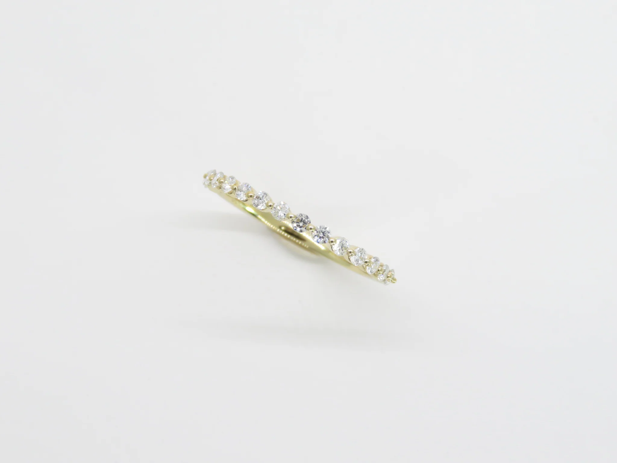 14k Yellow Gold Shared Single Prong Diamond Band - Image 3