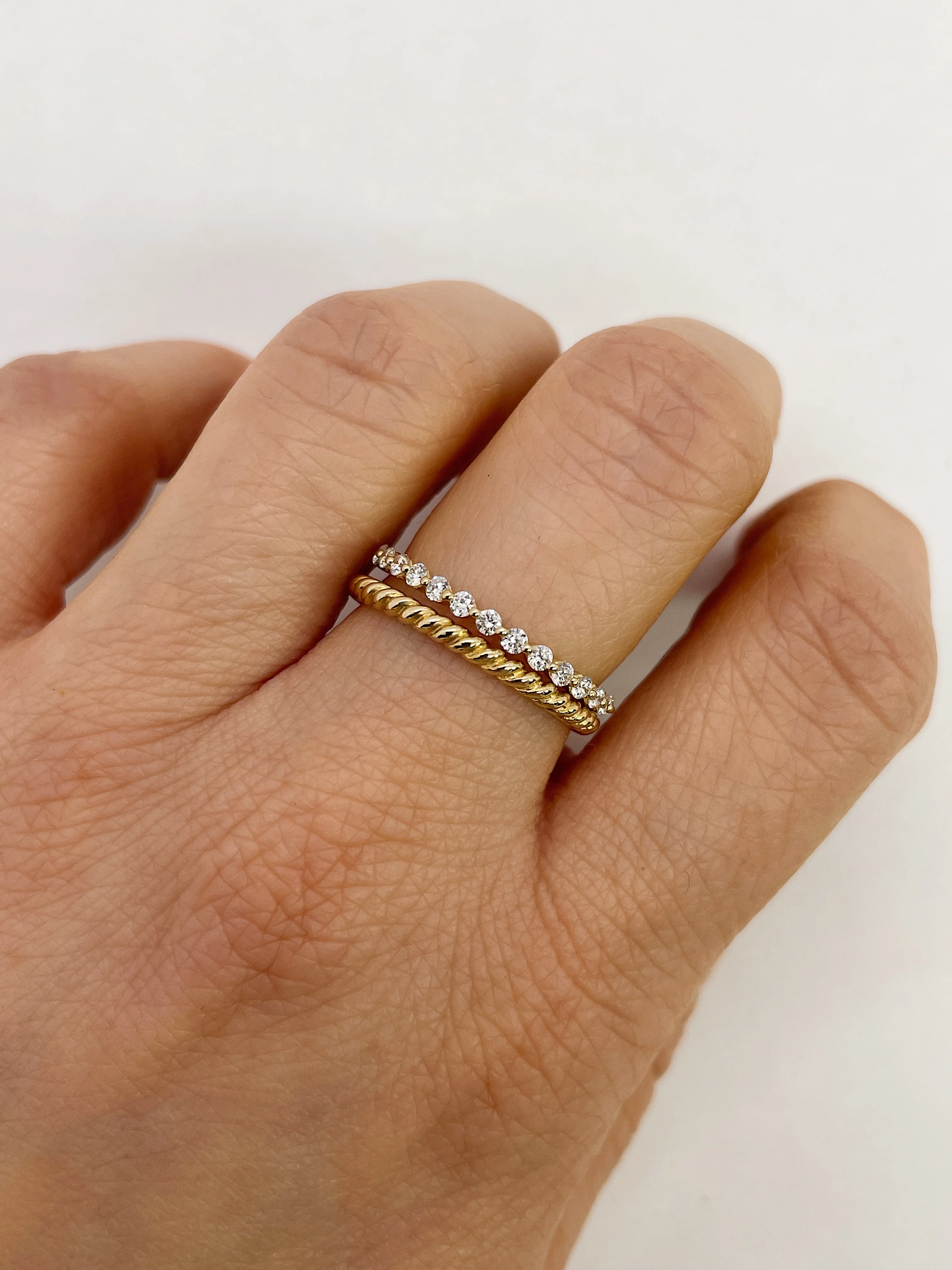 14k Yellow Gold Shared Single Prong Diamond Band - Image 4