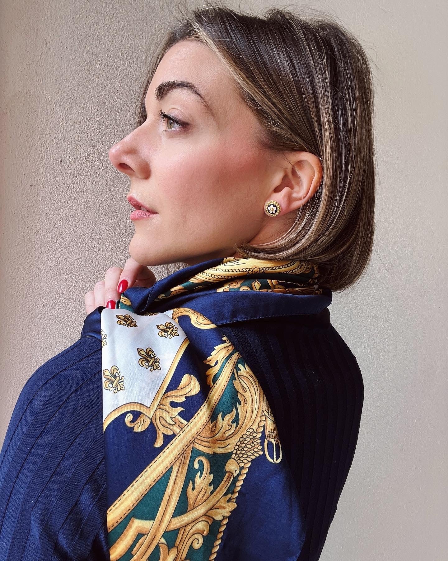 19.25k Yellow Gold Floral Enamel Studs - Image 10