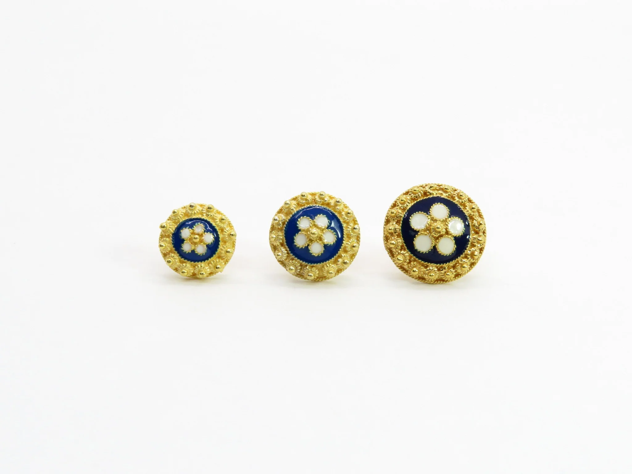 19.25k Yellow Gold Floral Enamel Studs - Image 11
