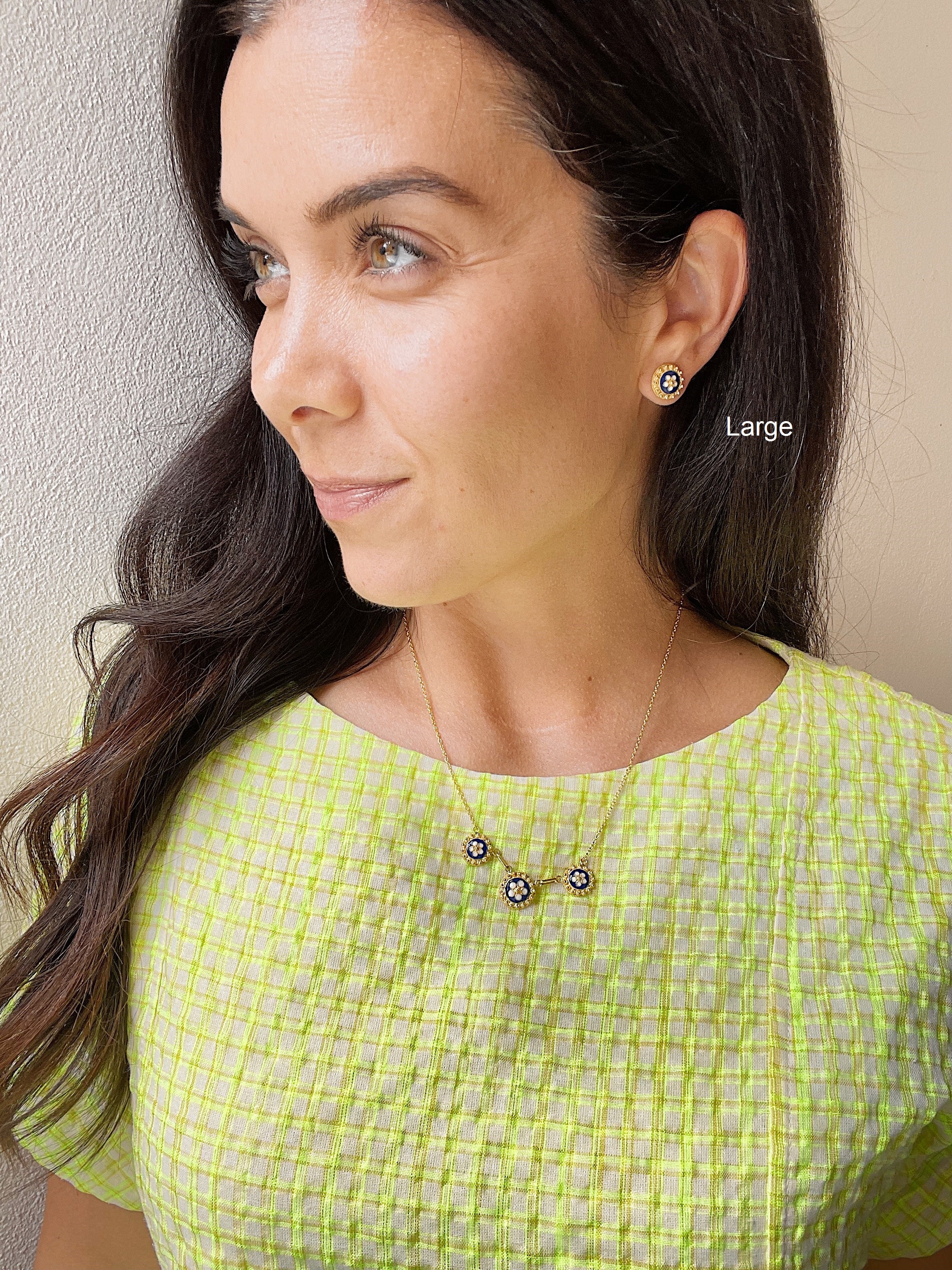 19.25k Yellow Gold Floral Enamel Studs - Image 8