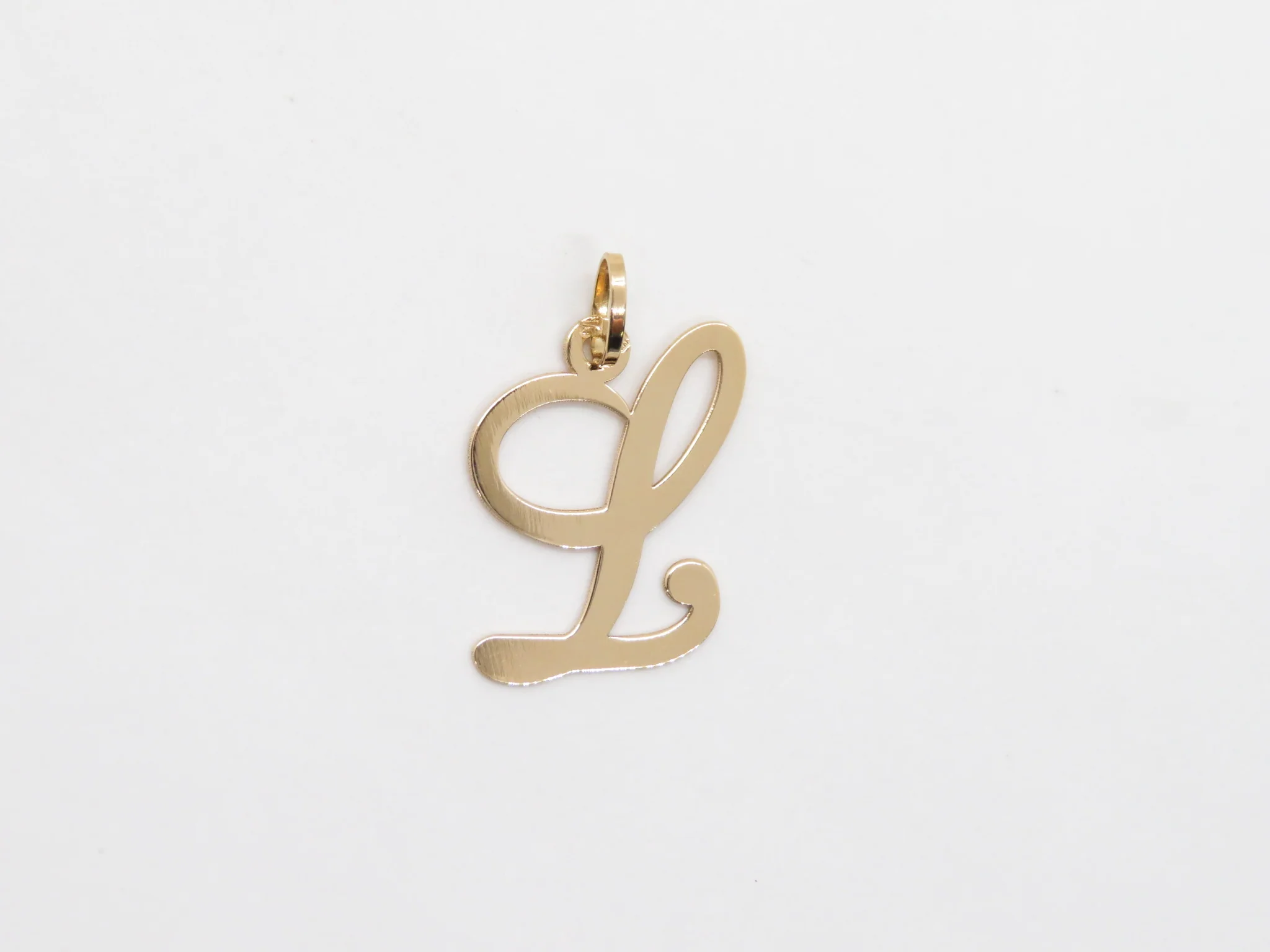 19.25k Yellow Gold Cursive Initial Pendant - Image 14