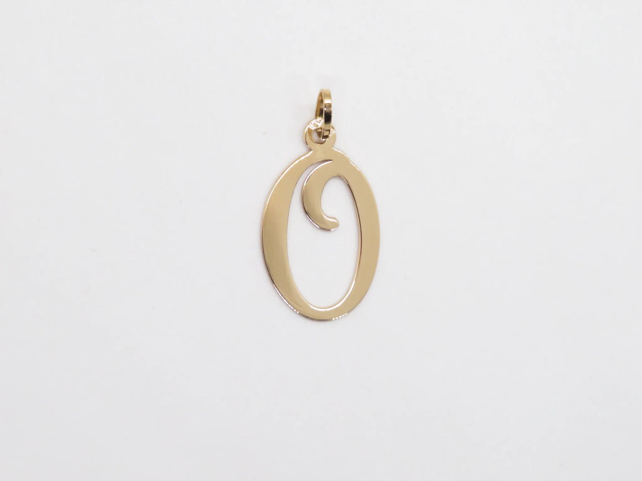 19.25k Yellow Gold Cursive Initial Pendant - Image 17