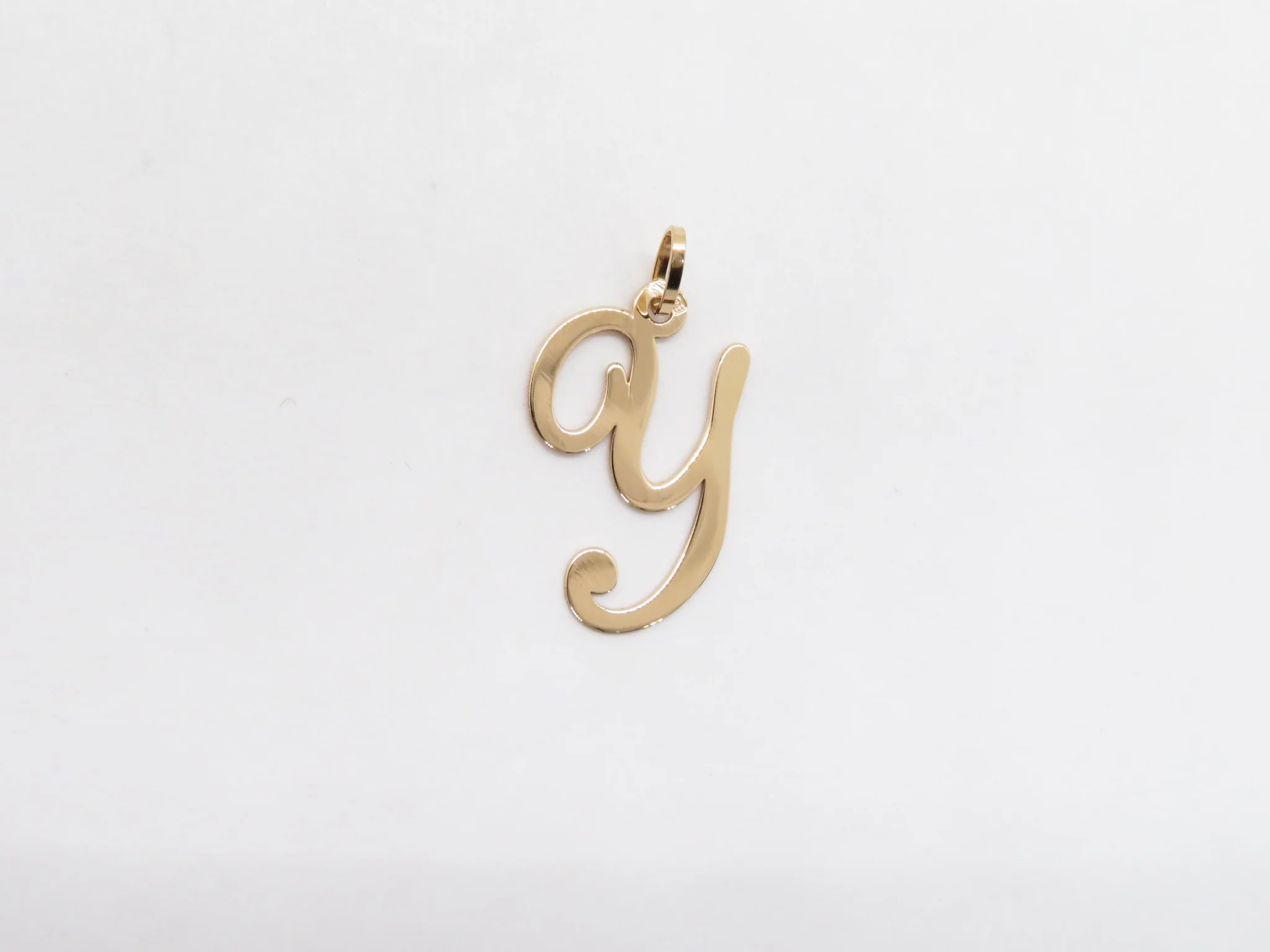 19.25k Yellow Gold Cursive Initial Pendant - Image 27