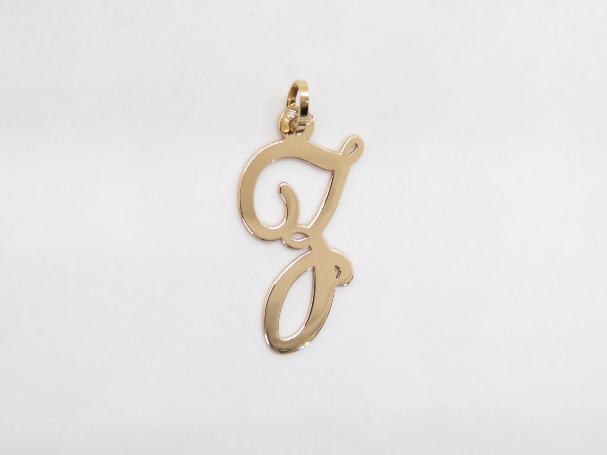 19.25k Yellow Gold Cursive Initial Pendant - Image 28