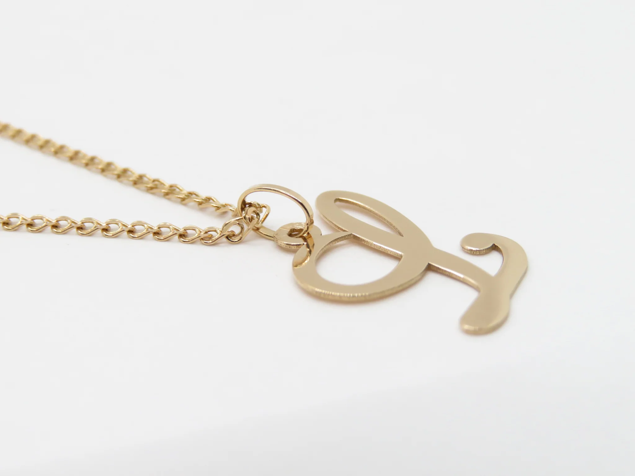 19.25k Yellow Gold Cursive Initial Pendant - Image 29