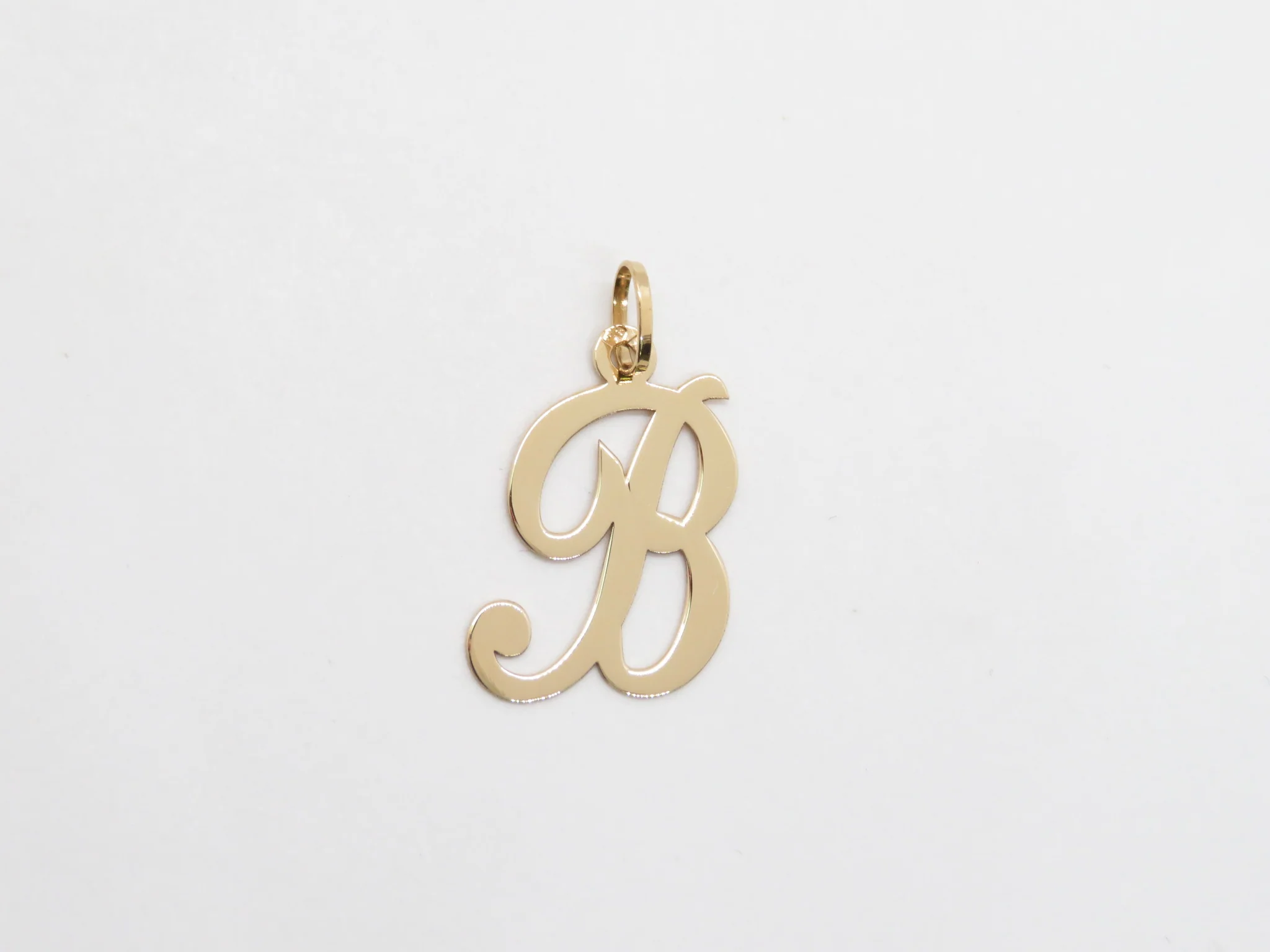 19.25k Yellow Gold Cursive Initial Pendant - Image 4
