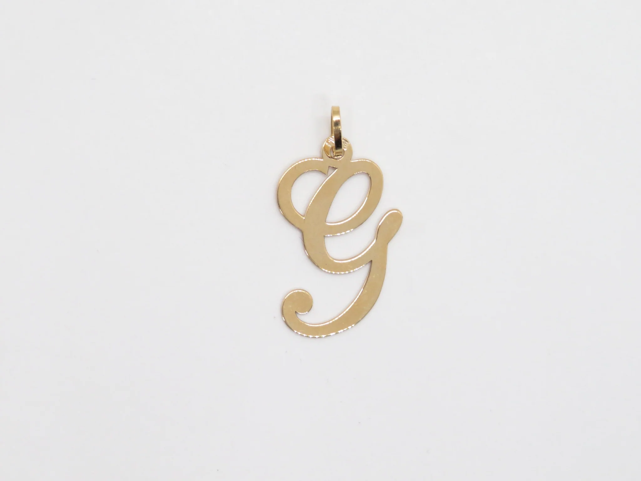 19.25k Yellow Gold Cursive Initial Pendant - Image 9