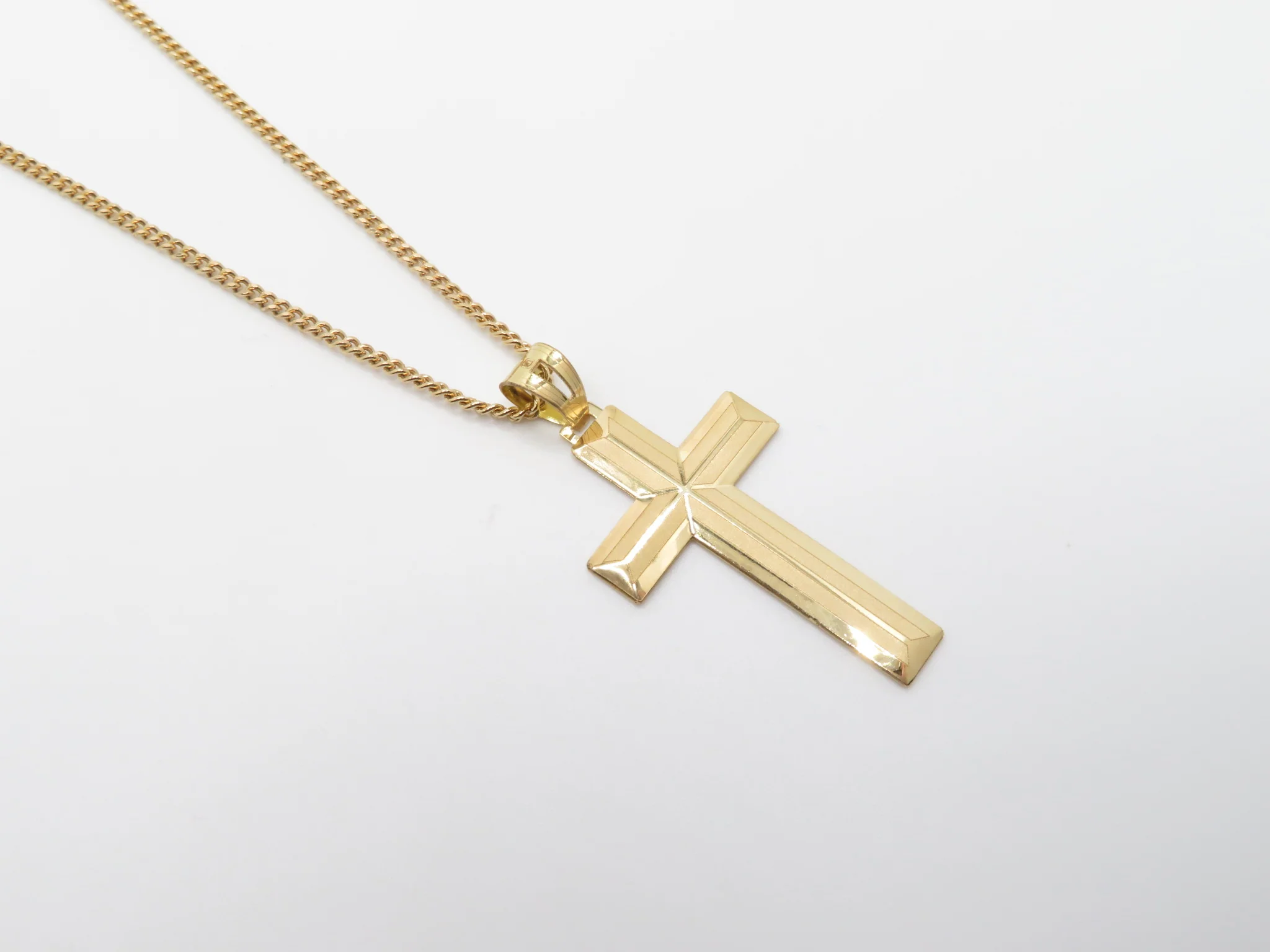 19.25k Yellow Gold Faceted Edge Cross Pendant - Image 3