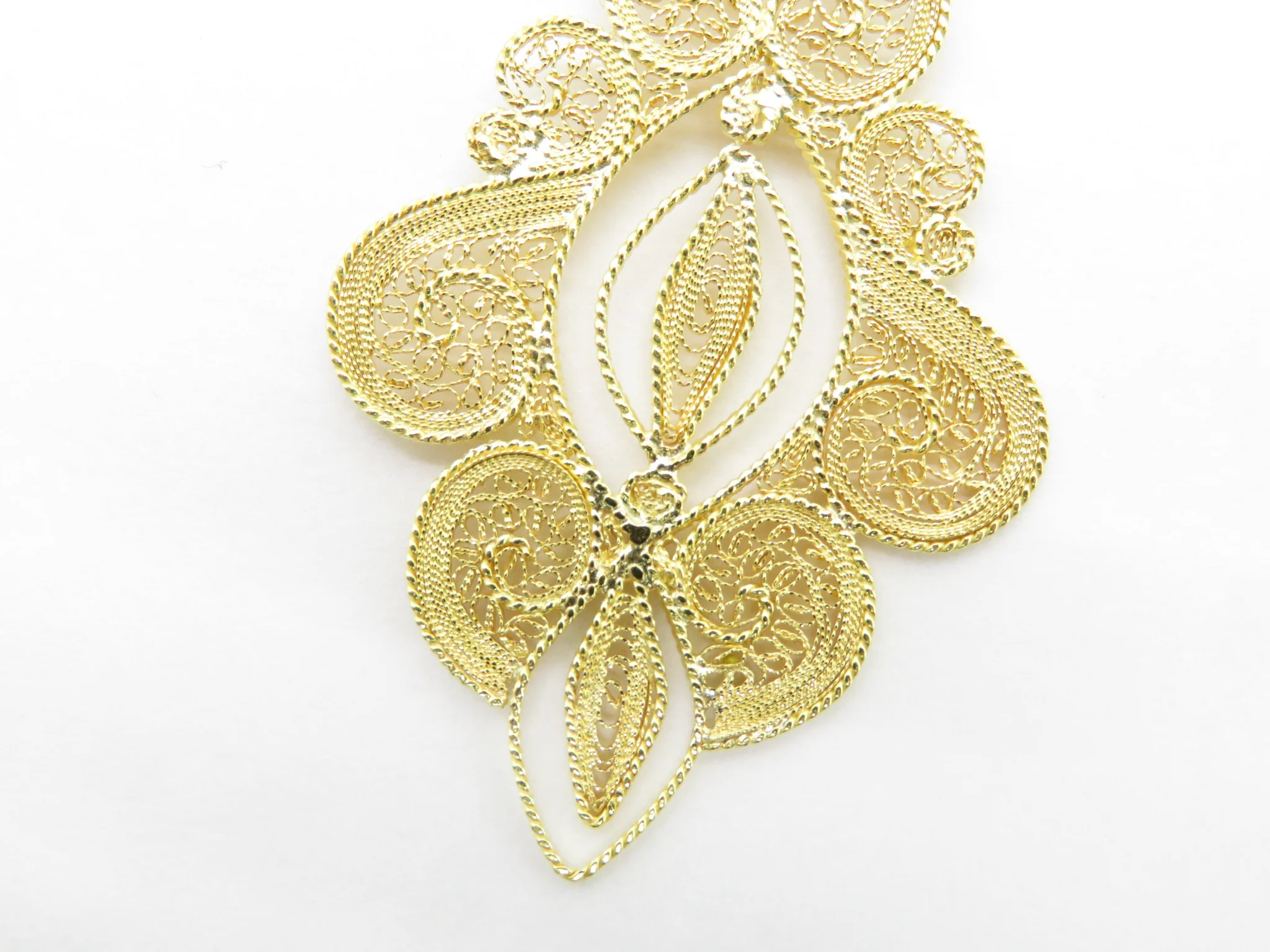19.25k Yellow Gold Filigree Esmeralda Earrings - Image 3
