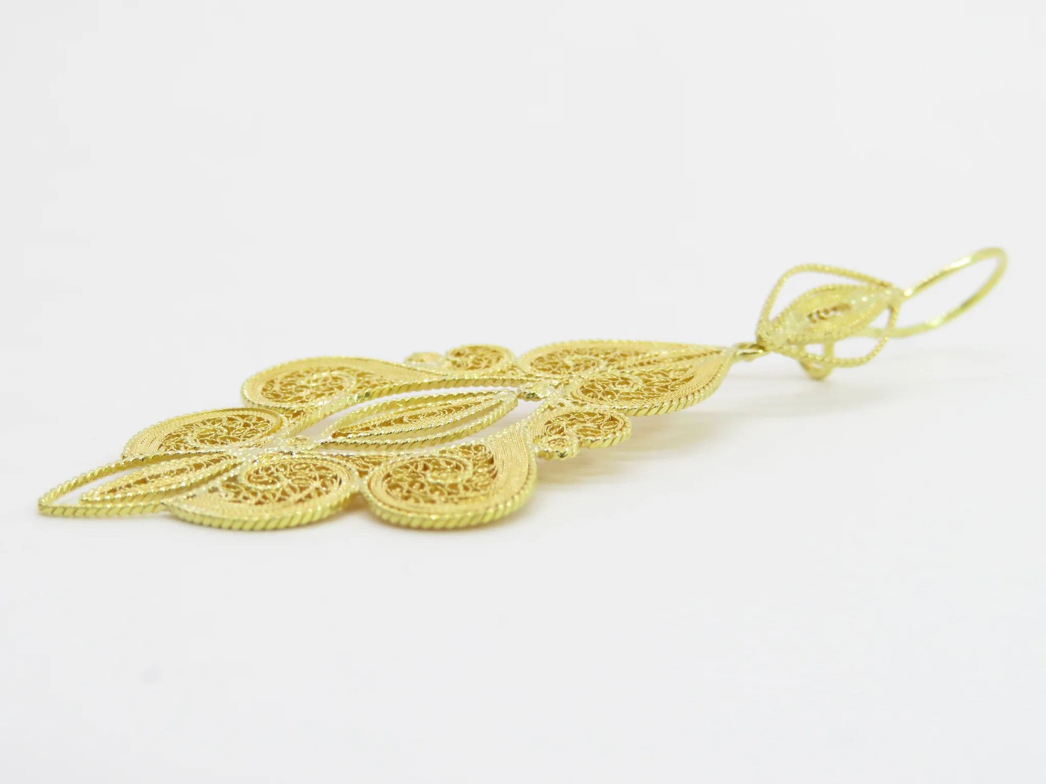 19.25k Yellow Gold Filigree Esmeralda Earrings - Image 4