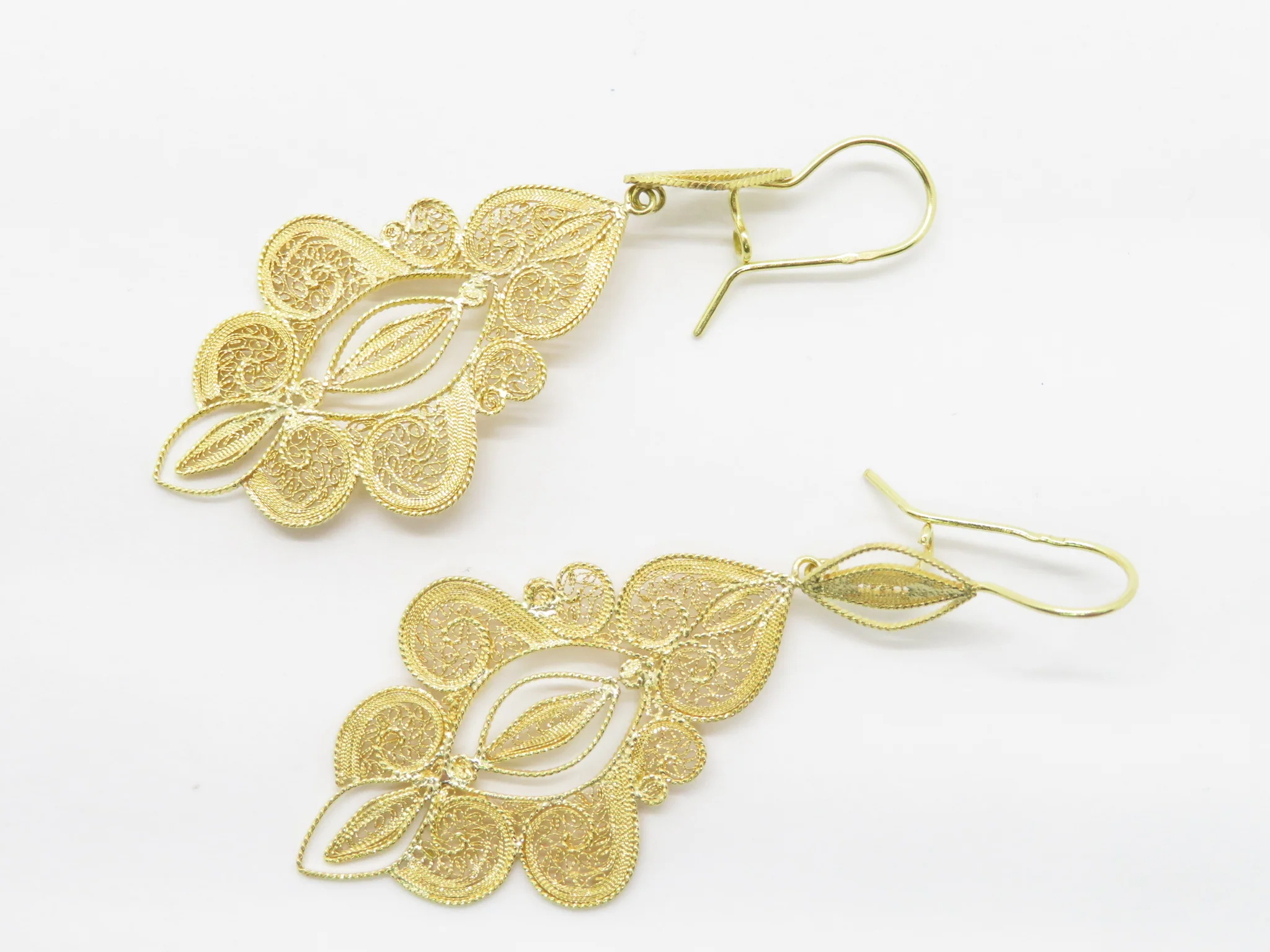 19.25k Yellow Gold Filigree Esmeralda Earrings - Image 5