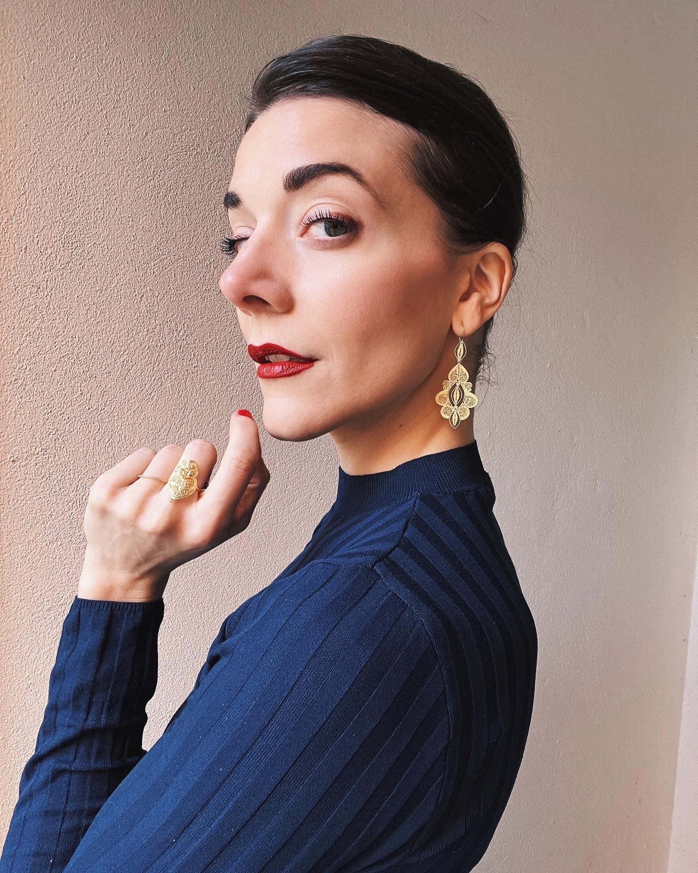 19.25k Yellow Gold Filigree Esmeralda Earrings - Image 6