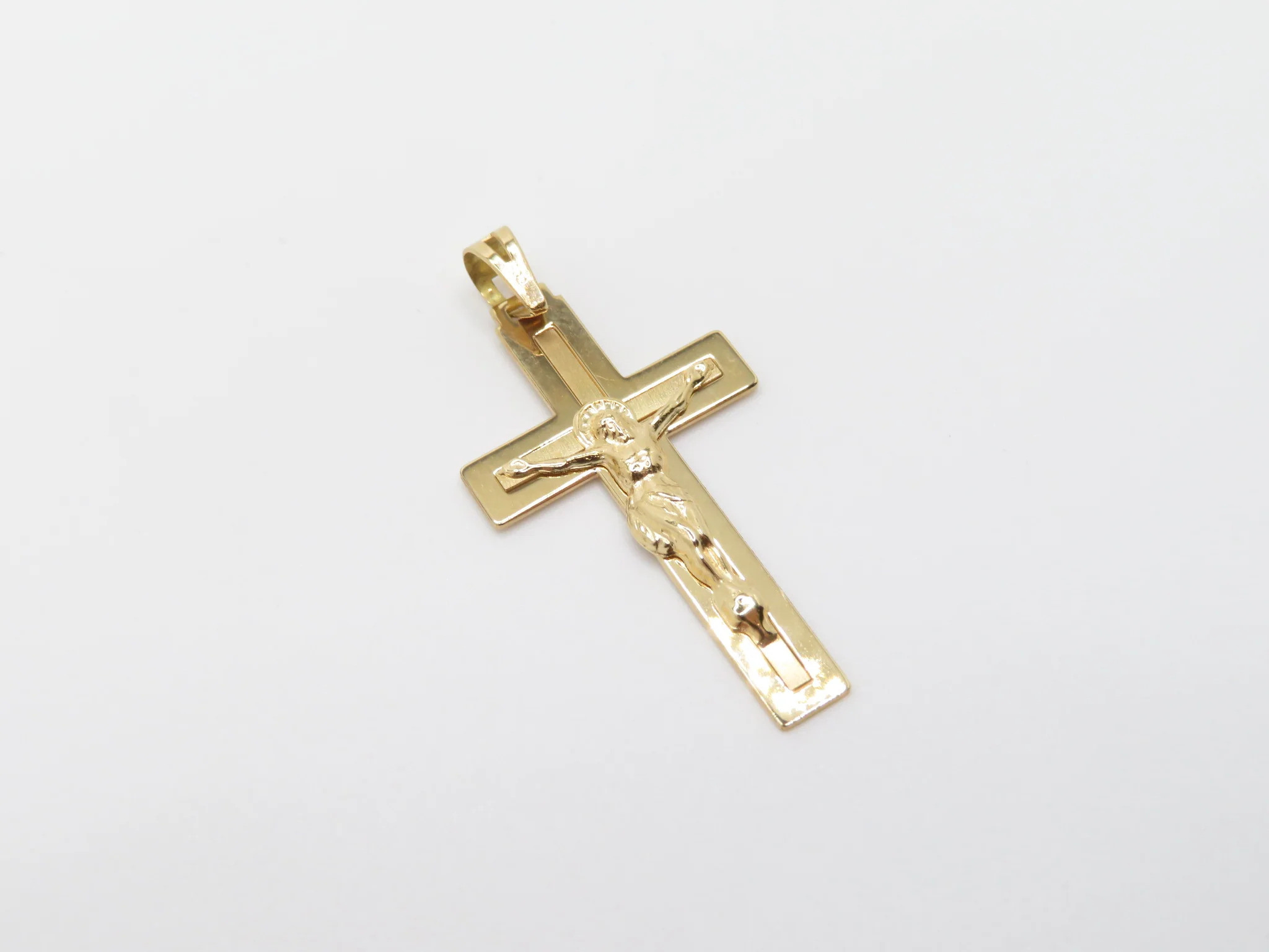 19.25k Yellow Gold Inlay Crucifix Pendant - Image 3