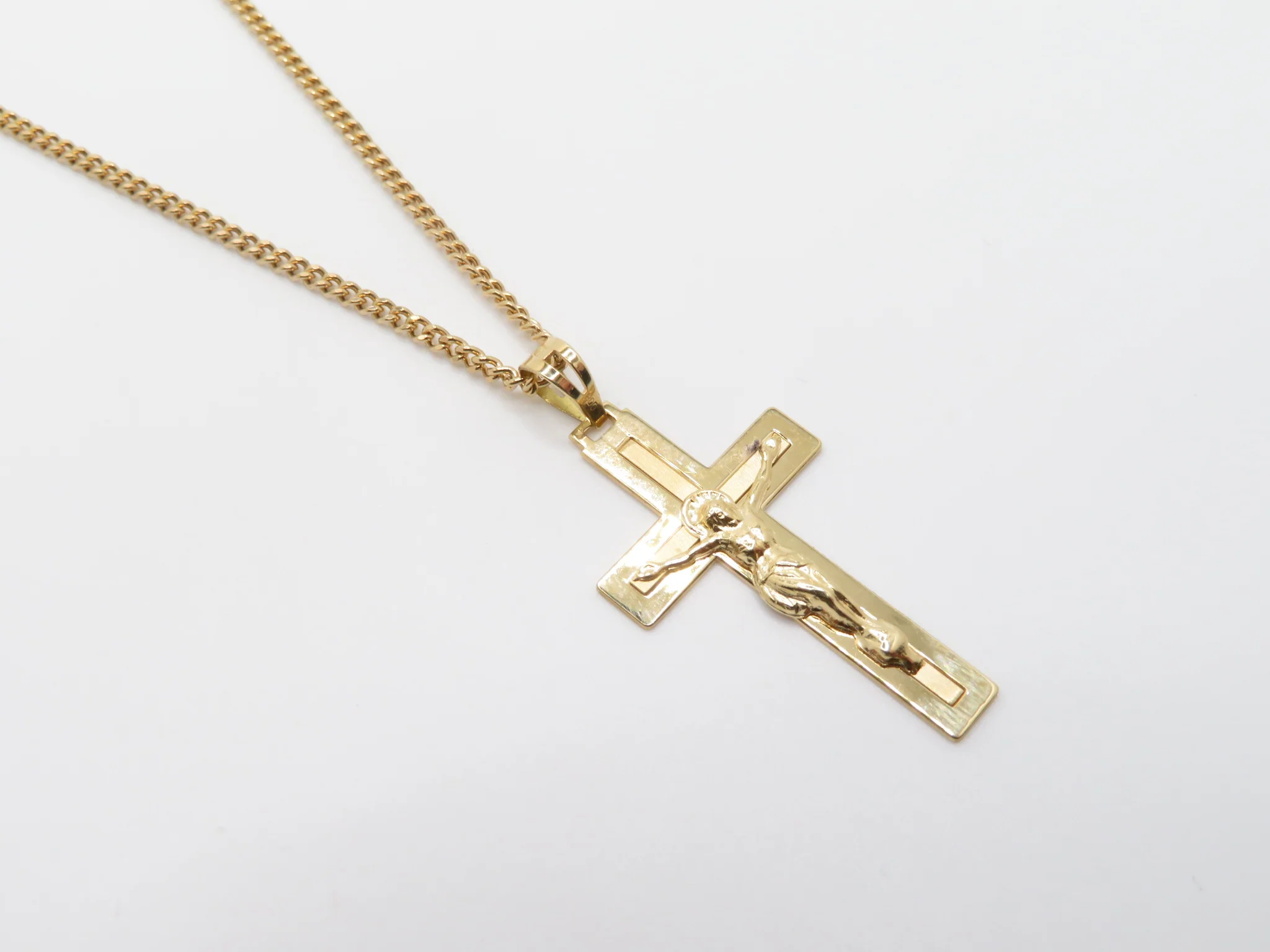 19.25k Yellow Gold Inlay Crucifix Pendant - Image 4