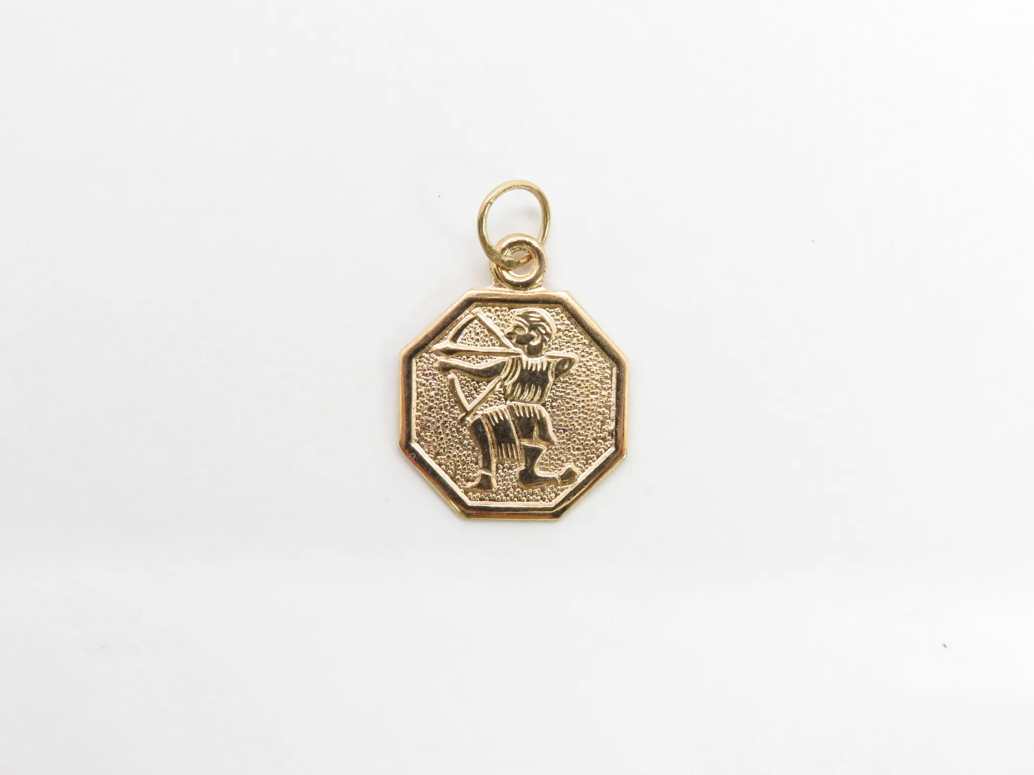19.25k Yellow Gold Octagonal Zodiac Pendant - Image 11
