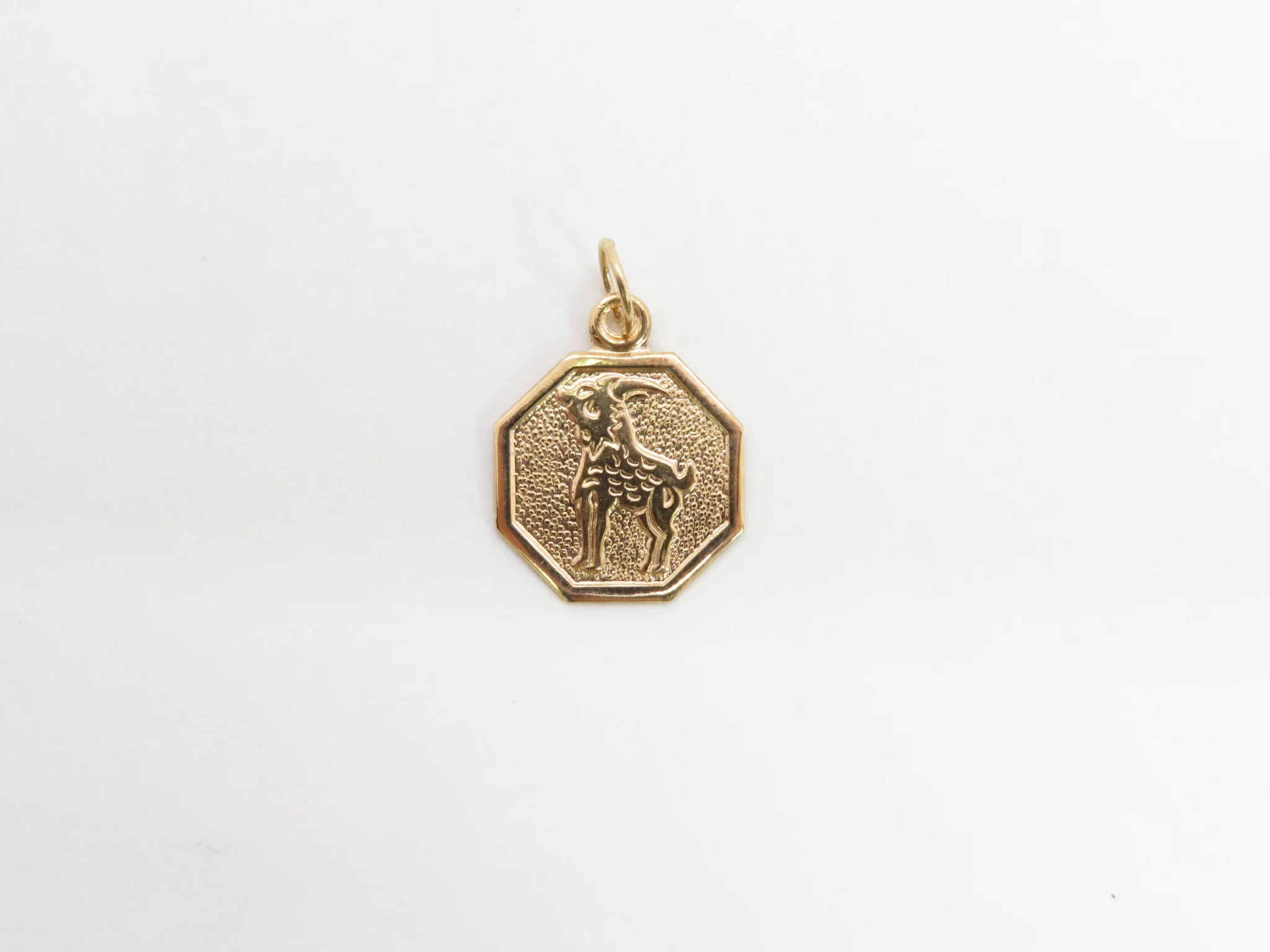 19.25k Yellow Gold Octagonal Zodiac Pendant - Image 12