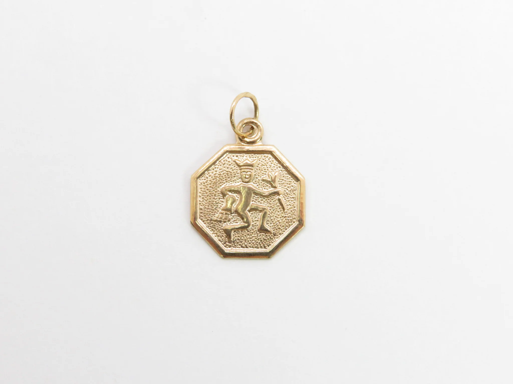 19.25k Yellow Gold Octagonal Zodiac Pendant - Image 13
