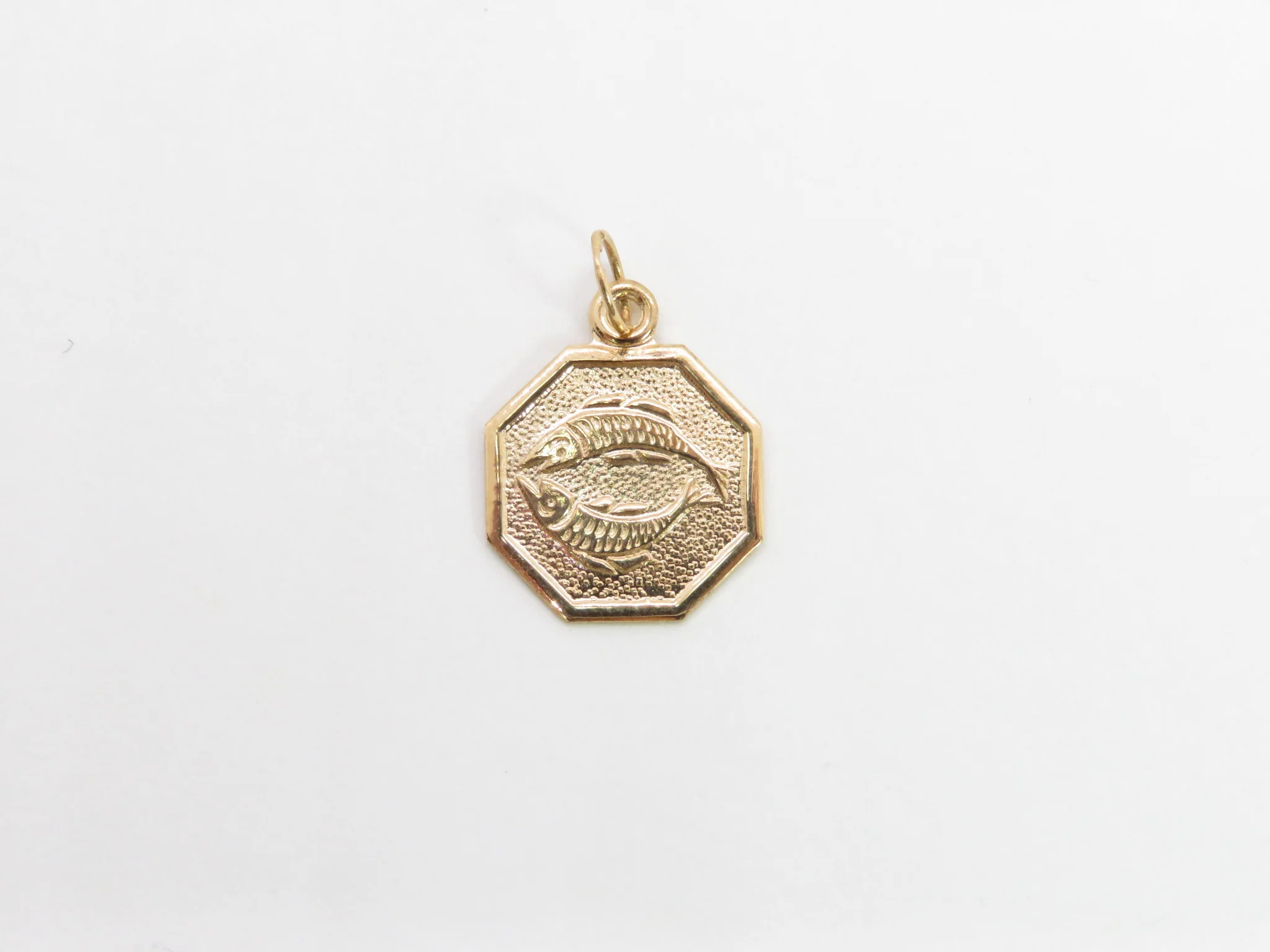 19.25k Yellow Gold Octagonal Zodiac Pendant - Image 14