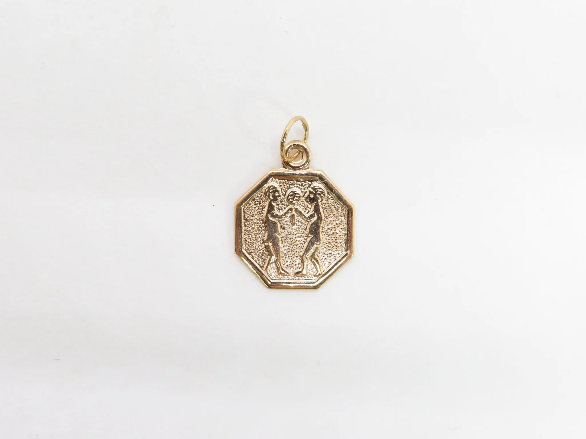 19.25k Yellow Gold Octagonal Zodiac Pendant - Image 5