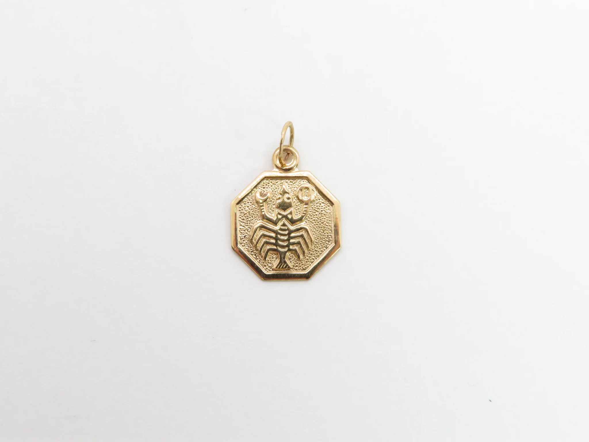 19.25k Yellow Gold Octagonal Zodiac Pendant - Image 6