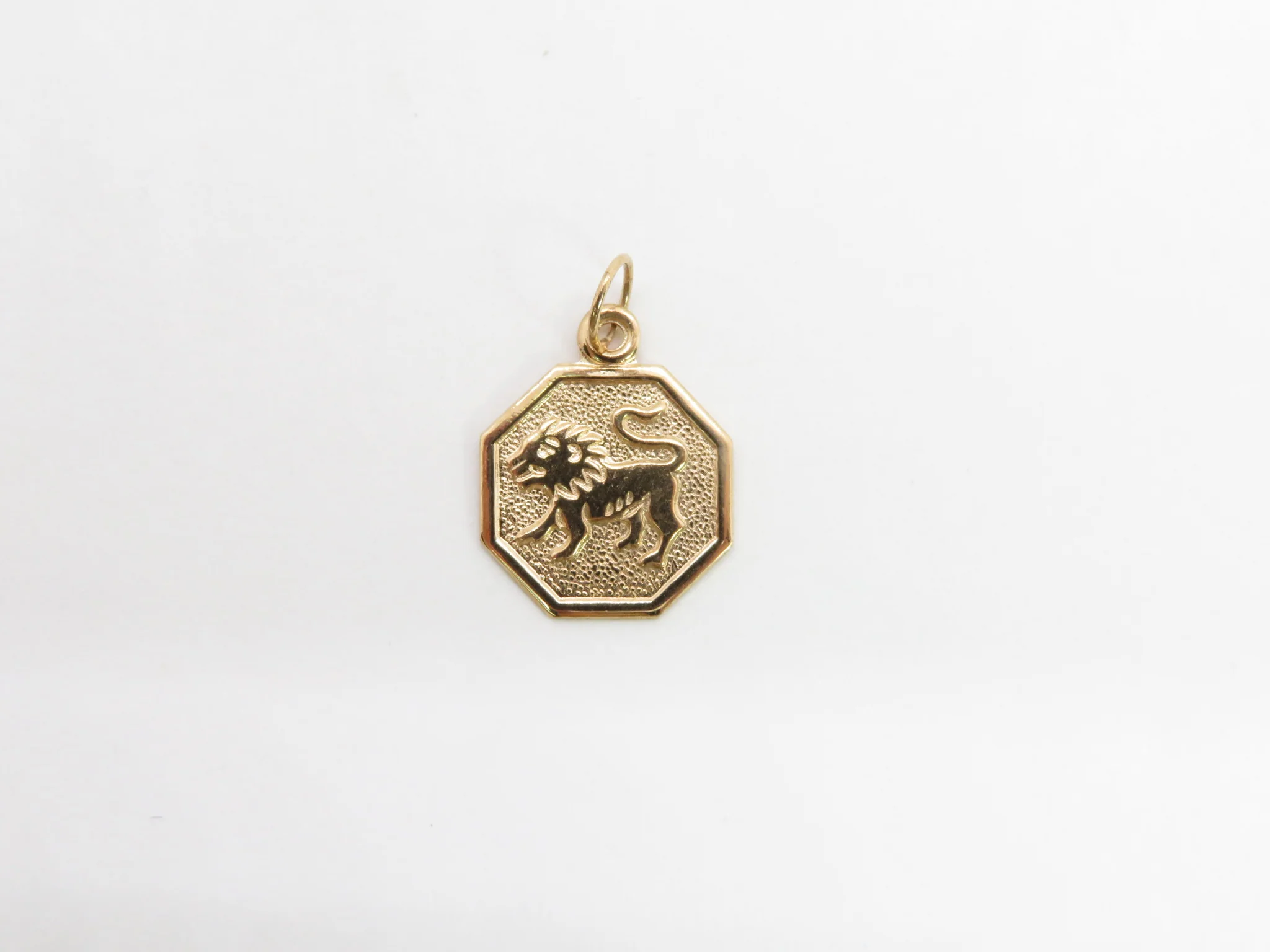 19.25k Yellow Gold Octagonal Zodiac Pendant - Image 7