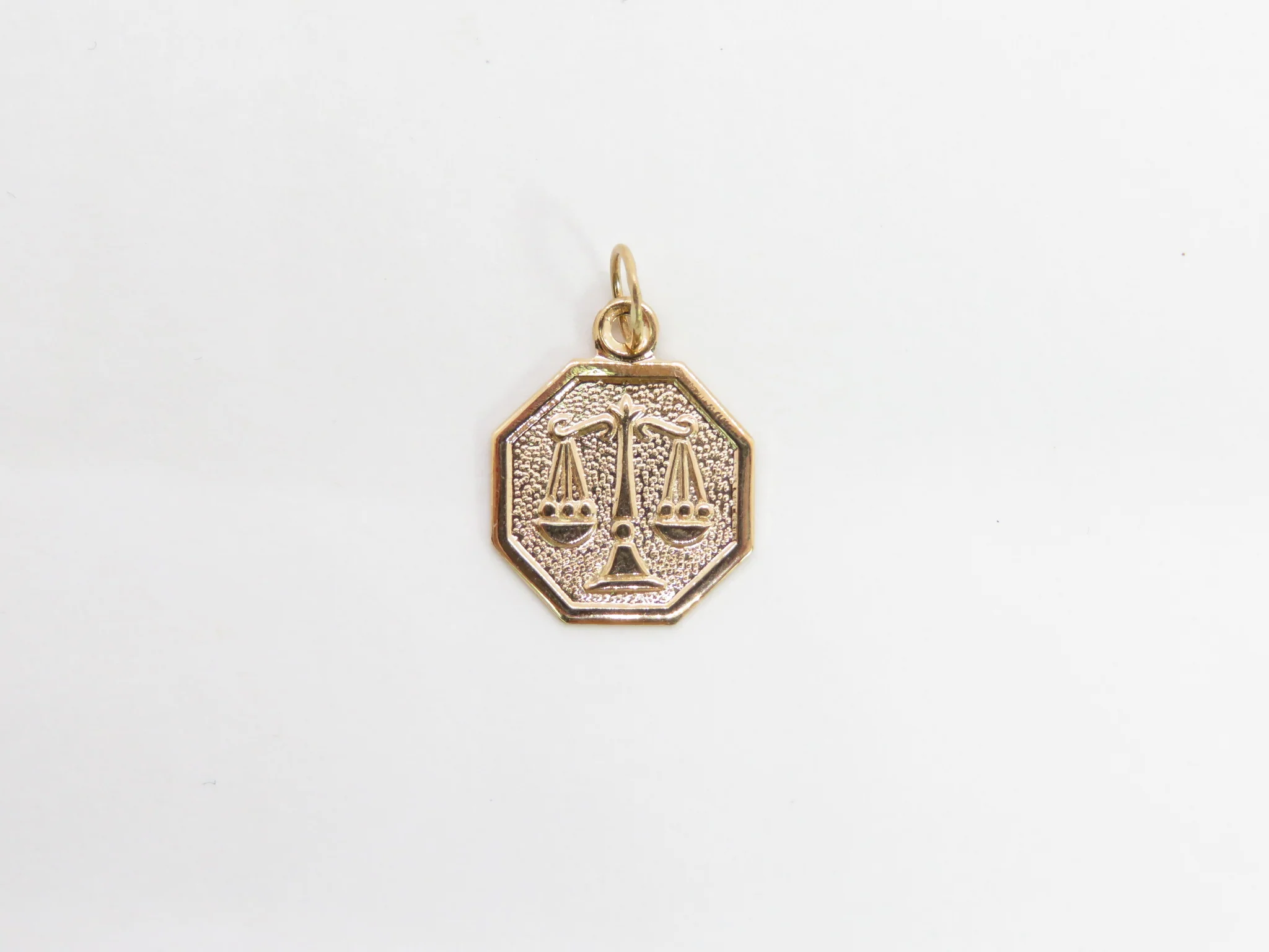 19.25k Yellow Gold Octagonal Zodiac Pendant - Image 9