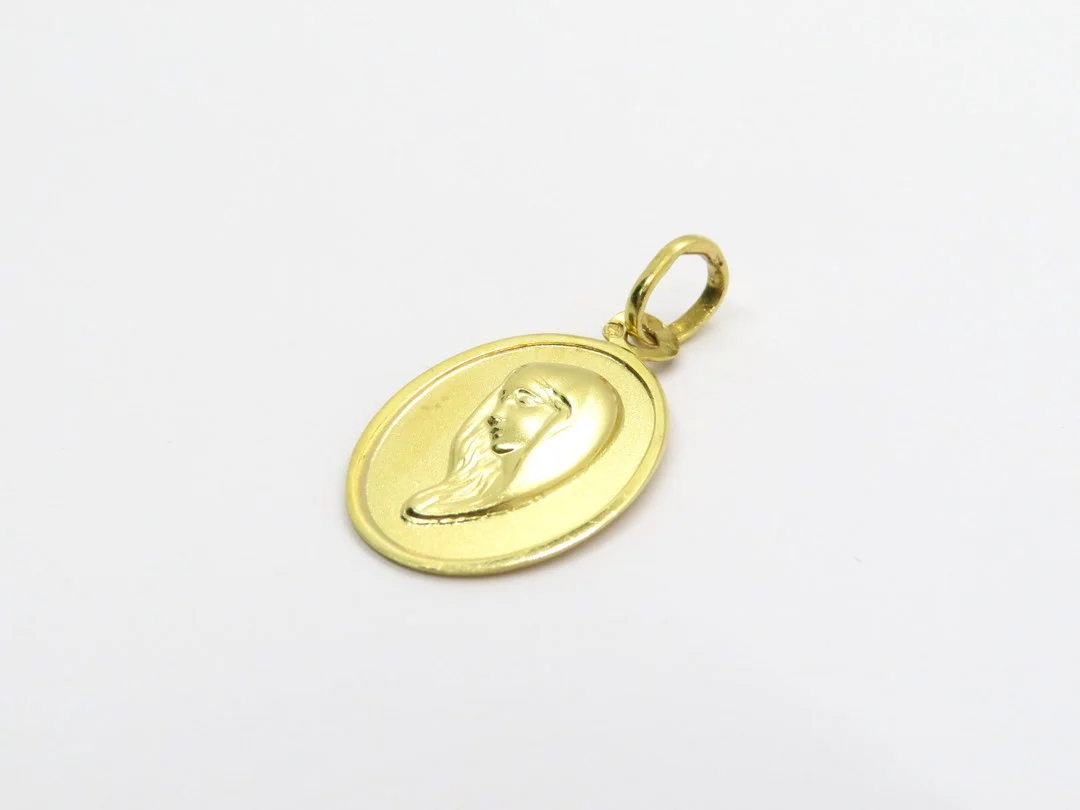 19.25k Yellow Gold Oval Side Swept Madonna Pendant - Image 3