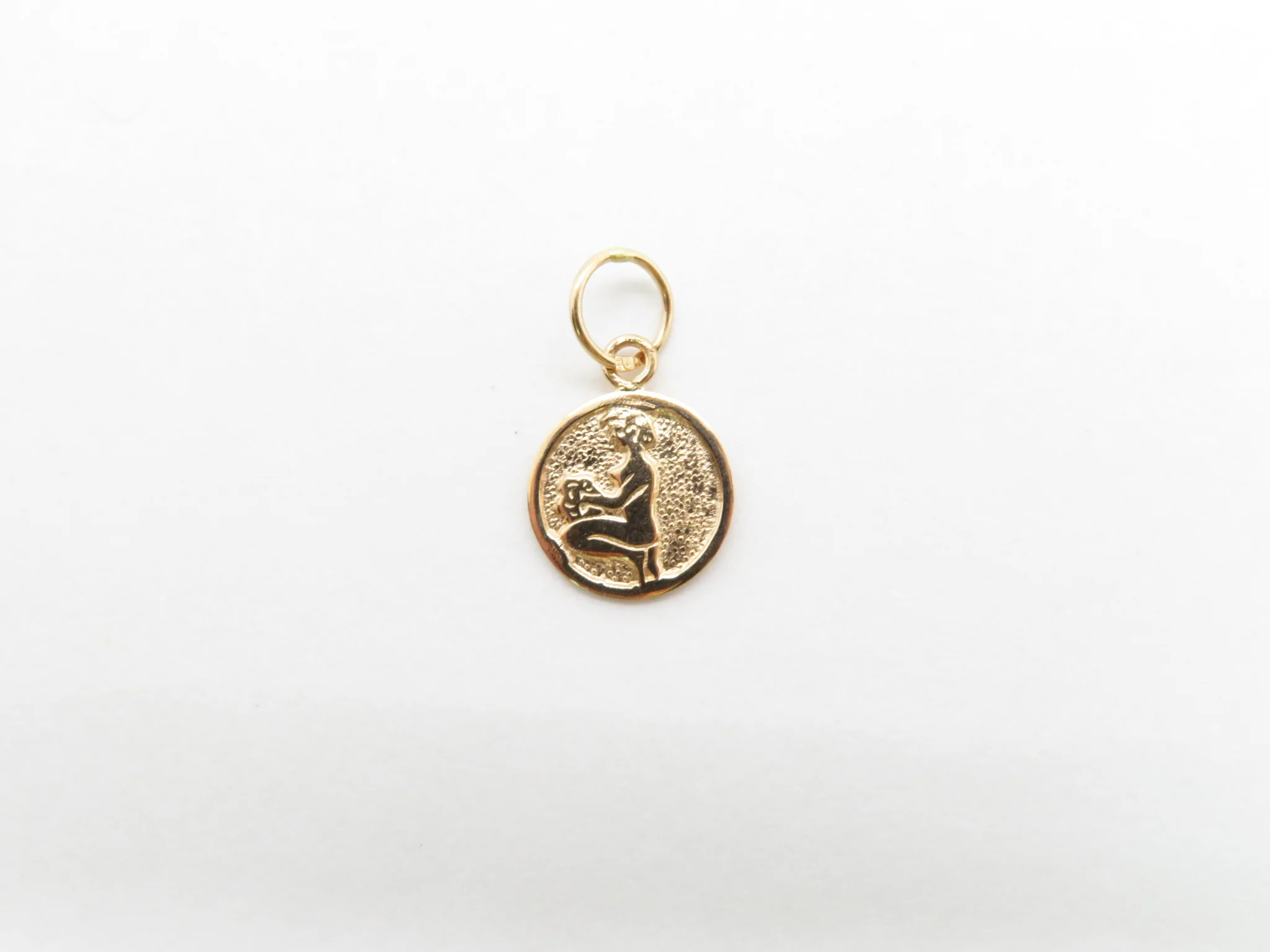 19.25k Yellow Gold Round Zodiac Charm - Image 10