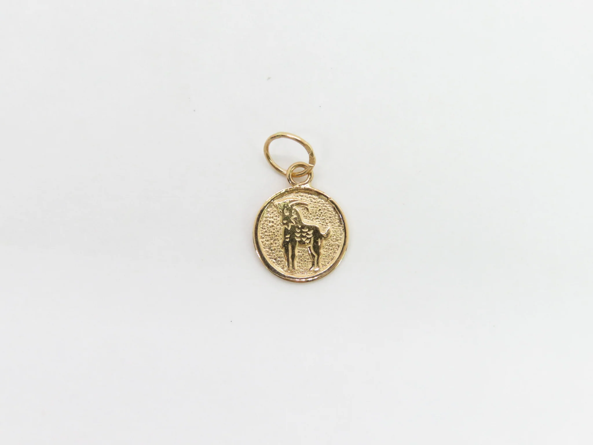 19.25k Yellow Gold Round Zodiac Charm - Image 4