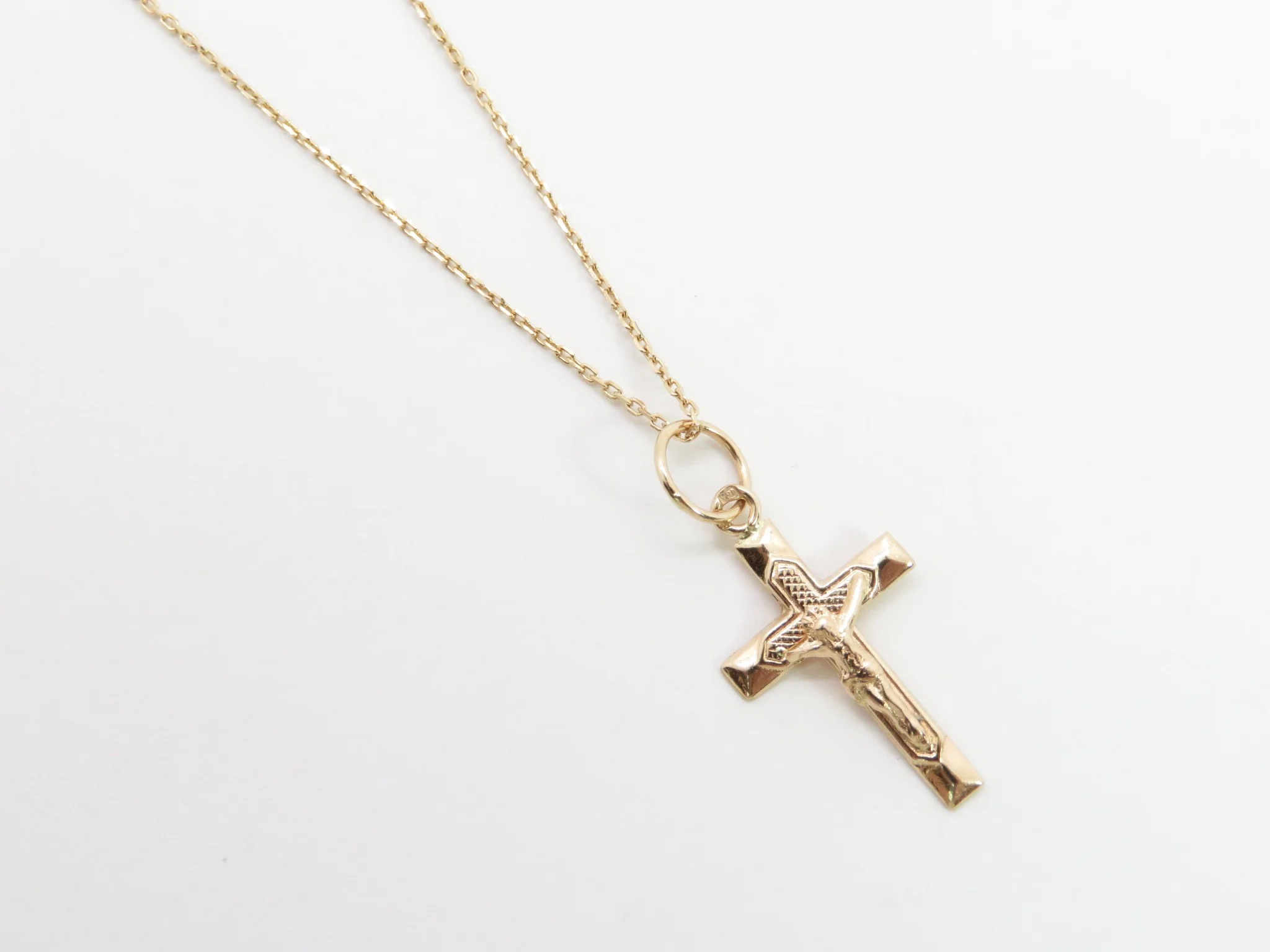 19.25k Yellow Gold Decorative Crucifix Pendant - Image 3