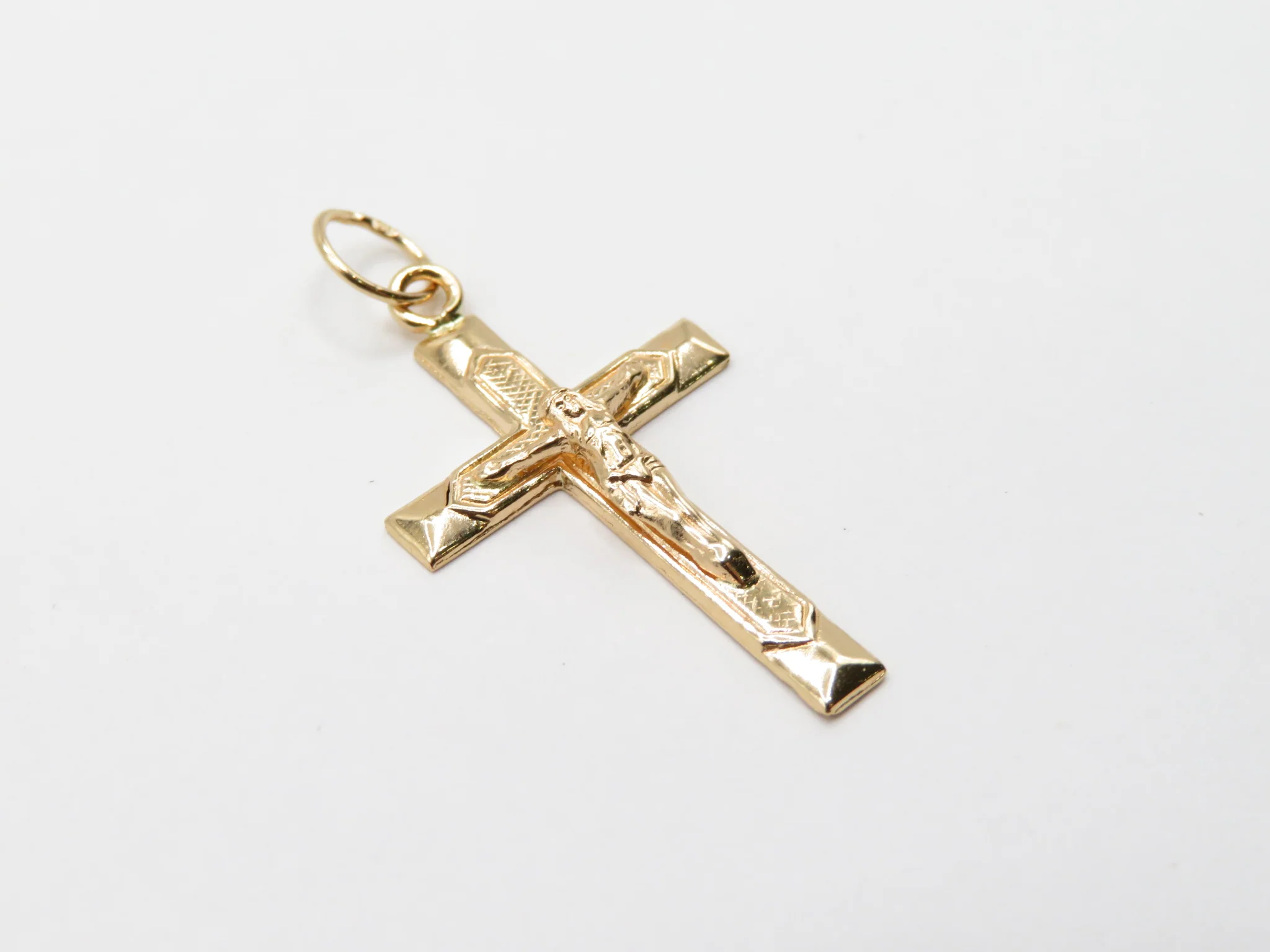19.25k Yellow Gold Decorative Crucifix Pendant - Image 4