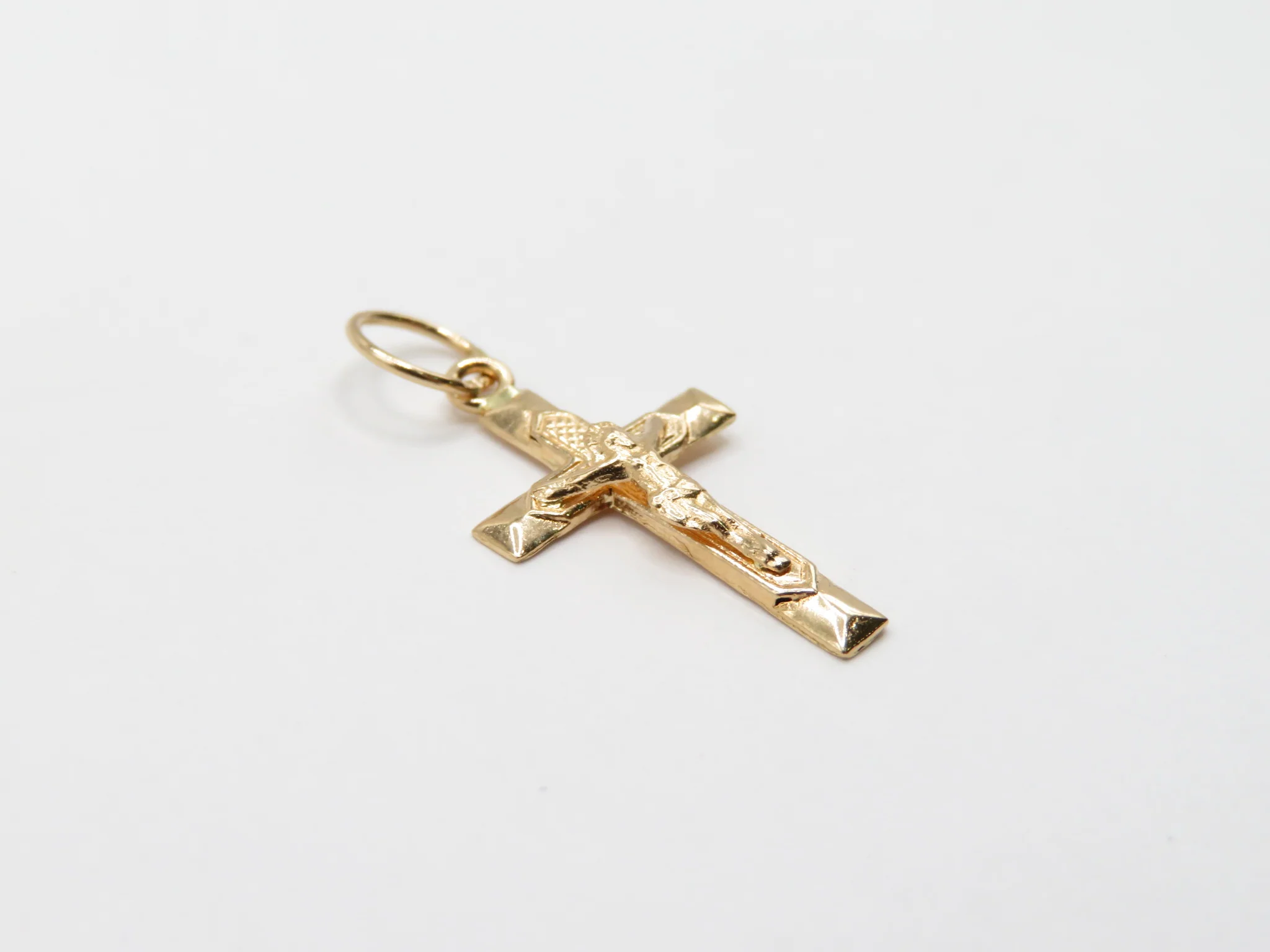 19.25k Yellow Gold Decorative Crucifix Pendant - Image 6