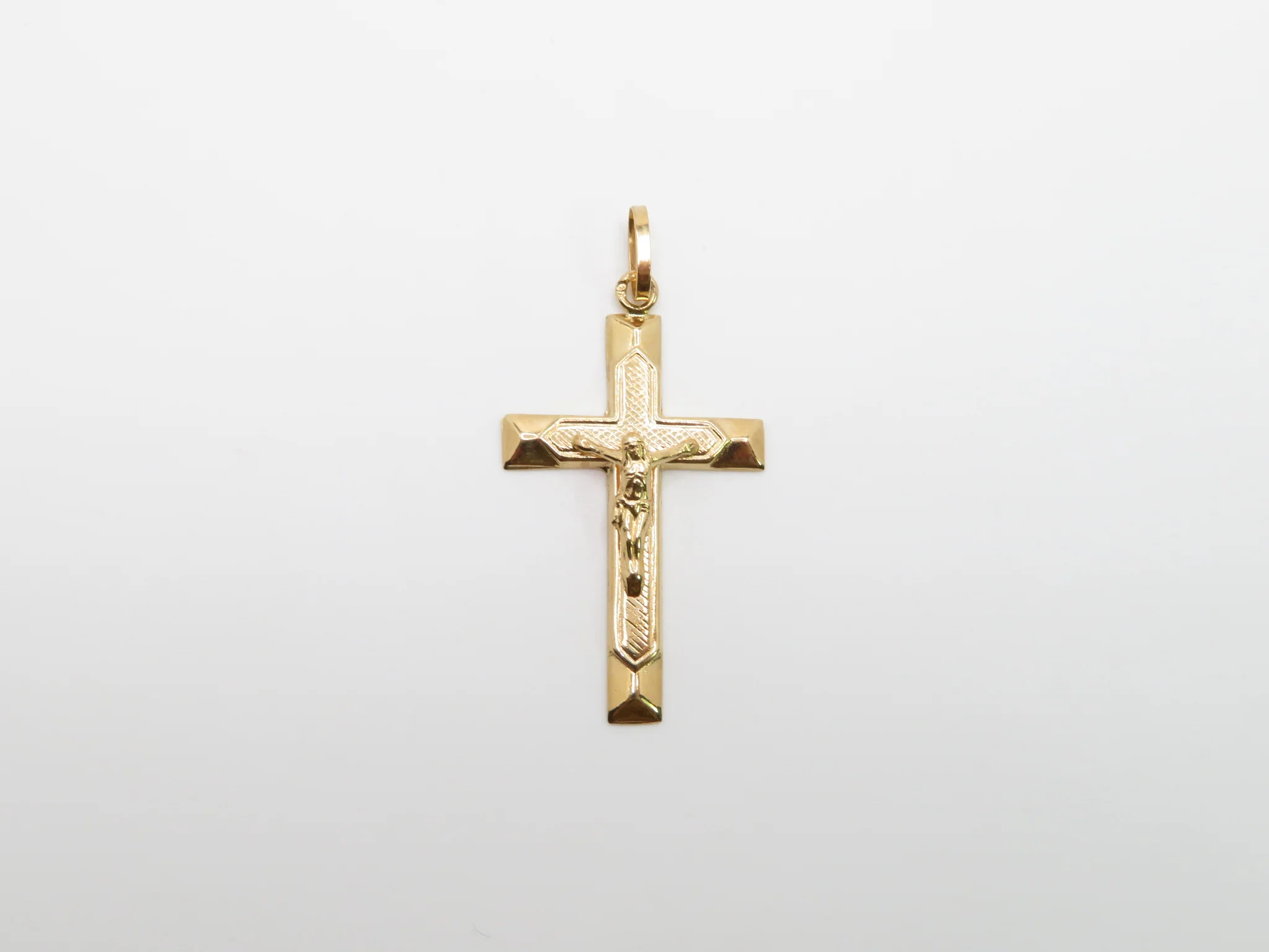 19.25k Yellow Gold Decorative Crucifix Pendant - Image 9
