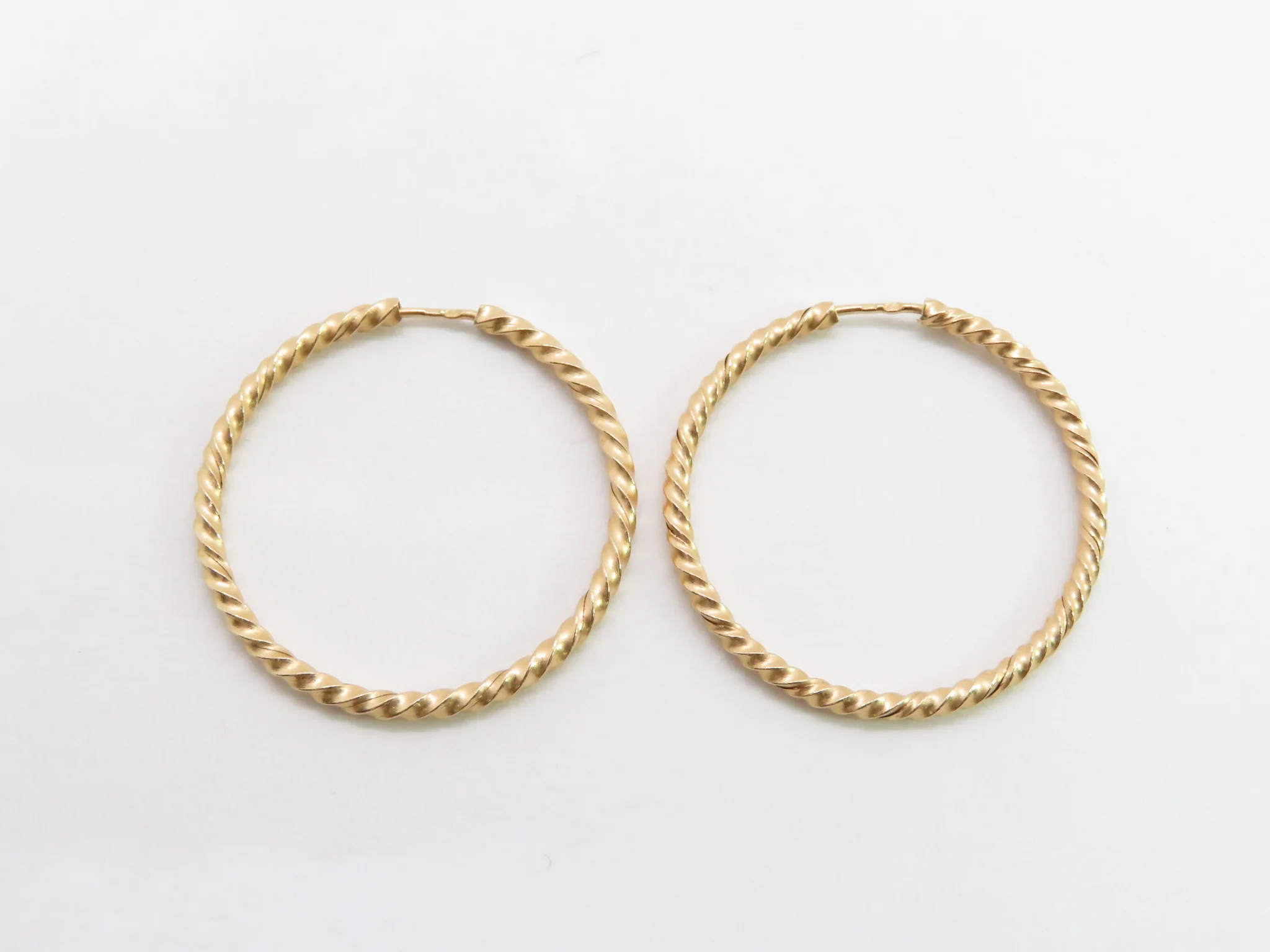 19.25k Yellow Gold Twisted Hoops - Image 3