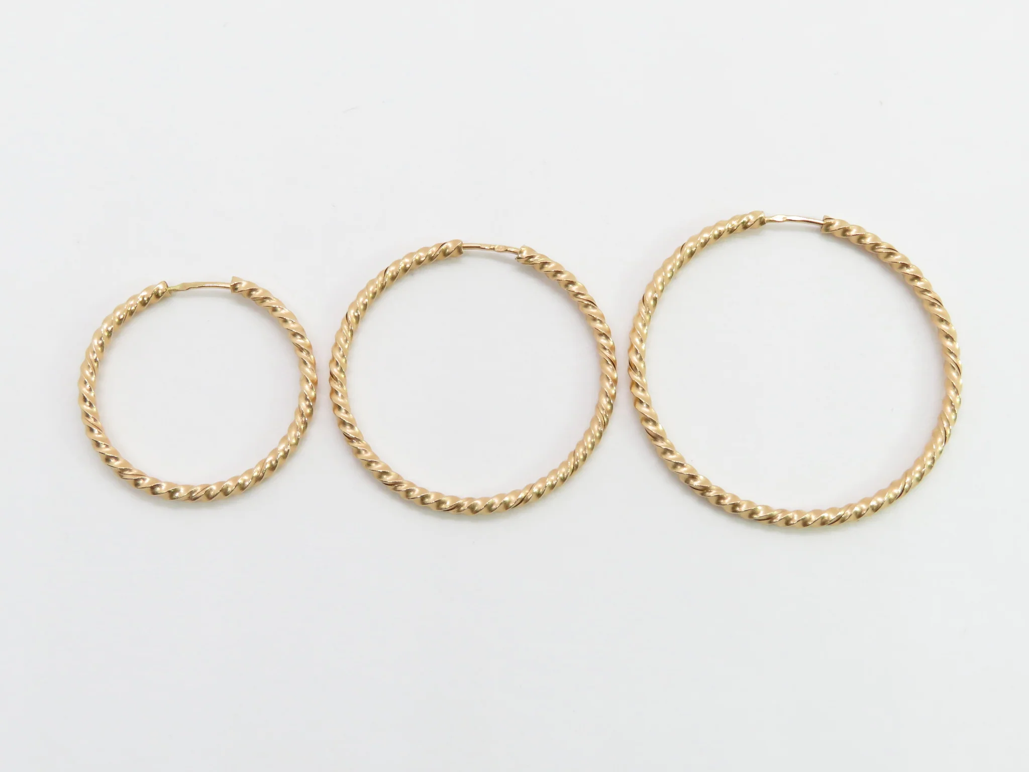 19.25k Yellow Gold Twisted Hoops - Image 7