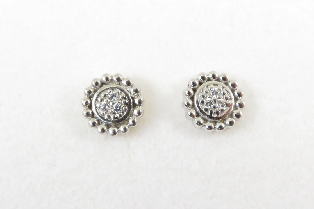 19.25k Beaded Pavé Studs - Image 5
