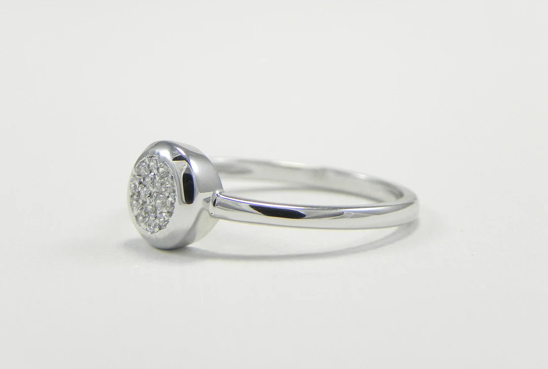 19.25k White Gold Pavé Ring - Image 3