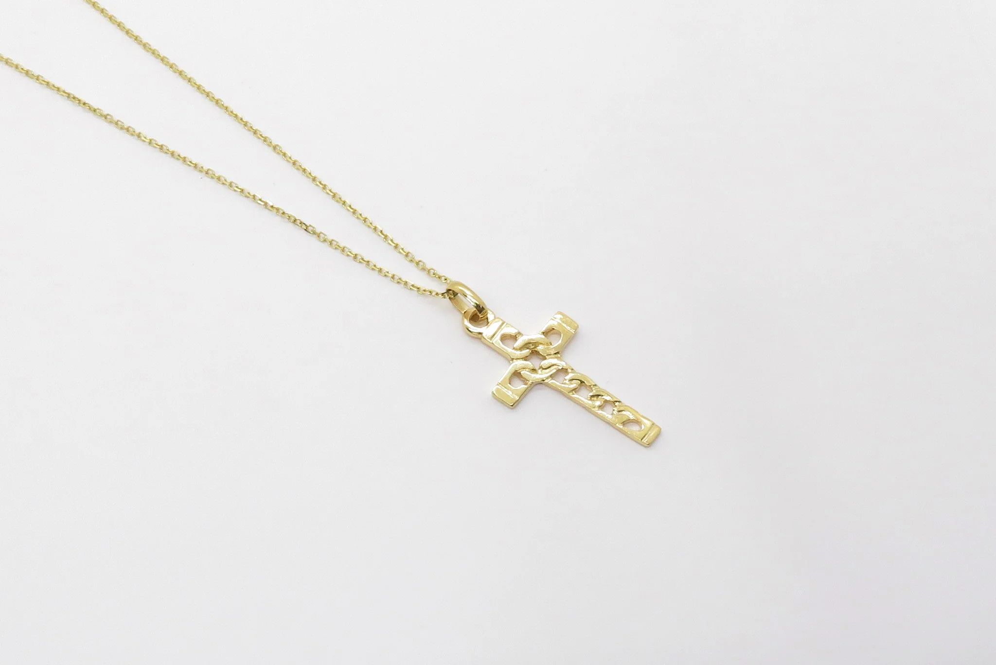 19.25k Yellow Gold Link Cross Pendant - Image 4