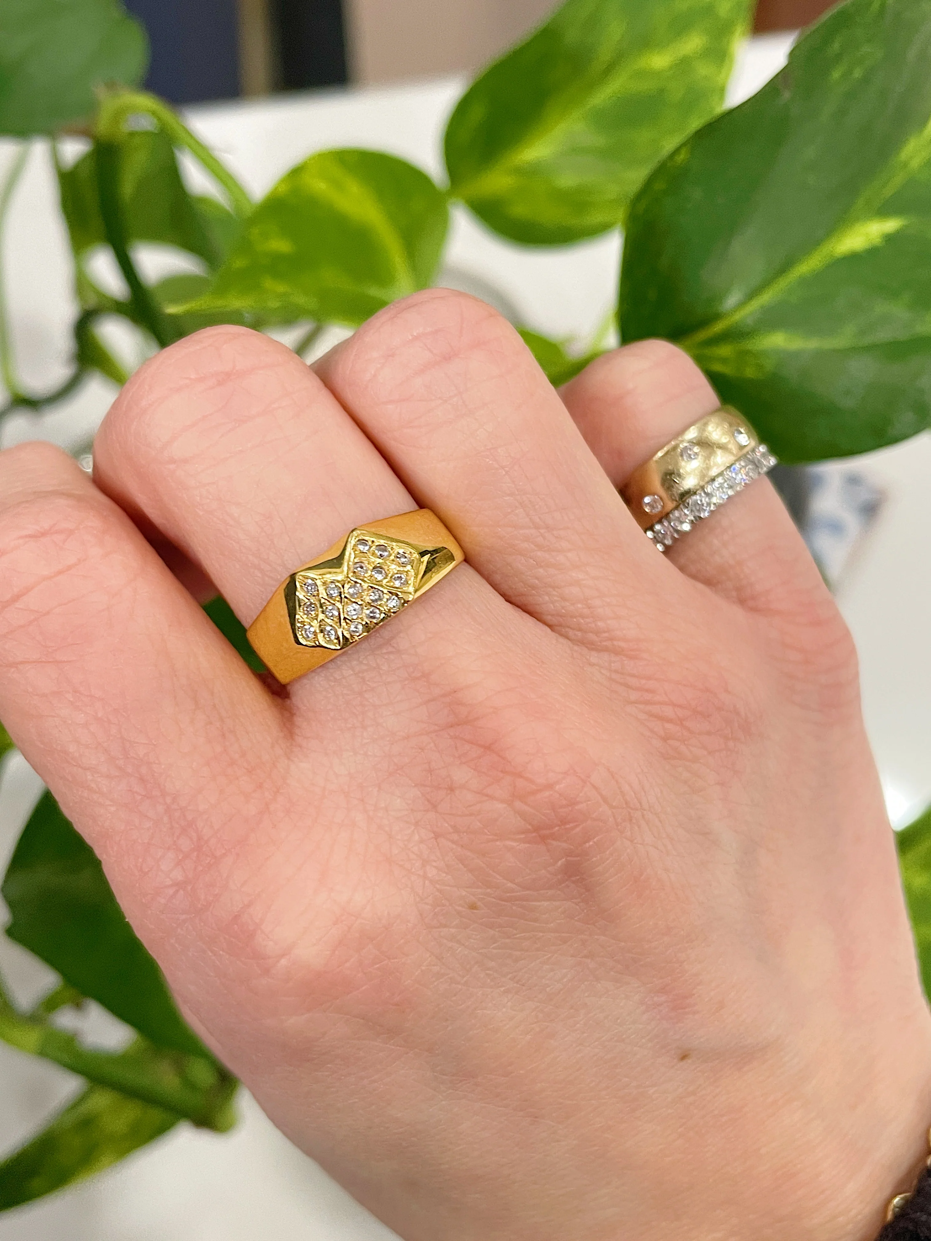 19.25k Yellow Gold Wonder Woman Ring - Image 4