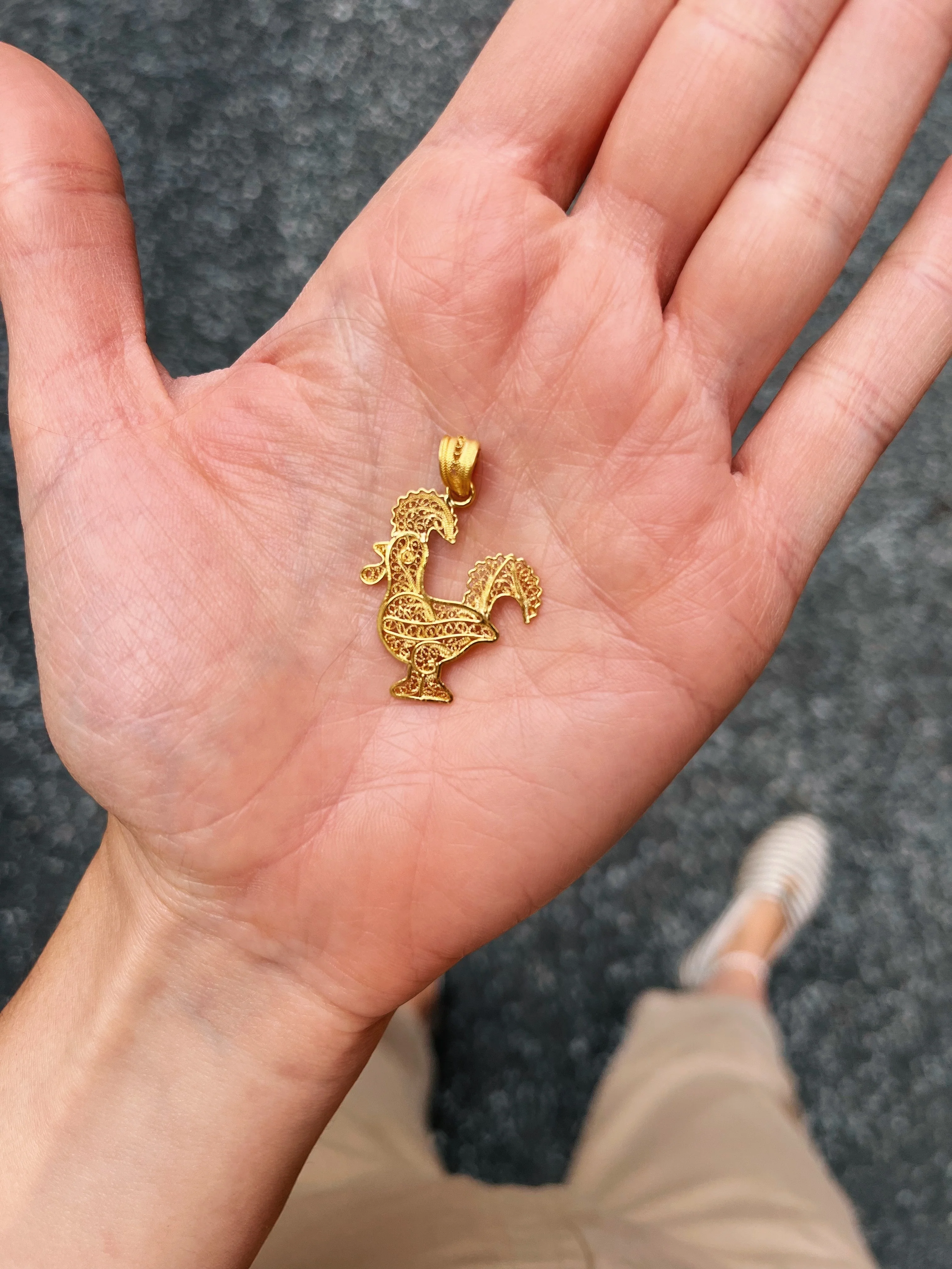 19.25k Yellow Gold Filigree Rooster - Image 5